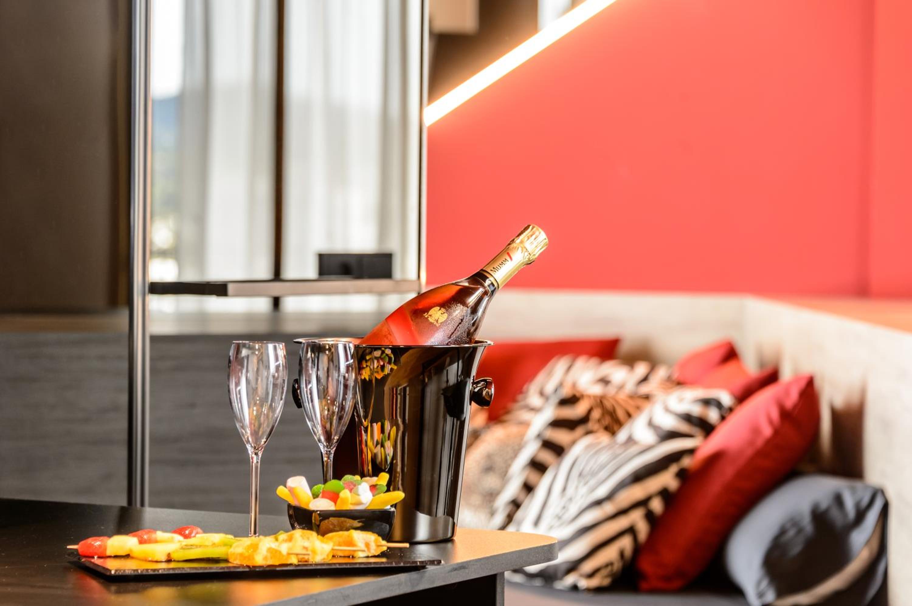 Indulge in a delightful dining experience with stunning views!