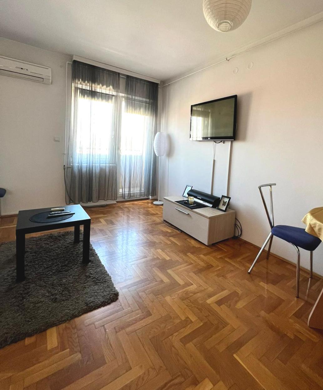 One-Bedroom Apartment photo 3