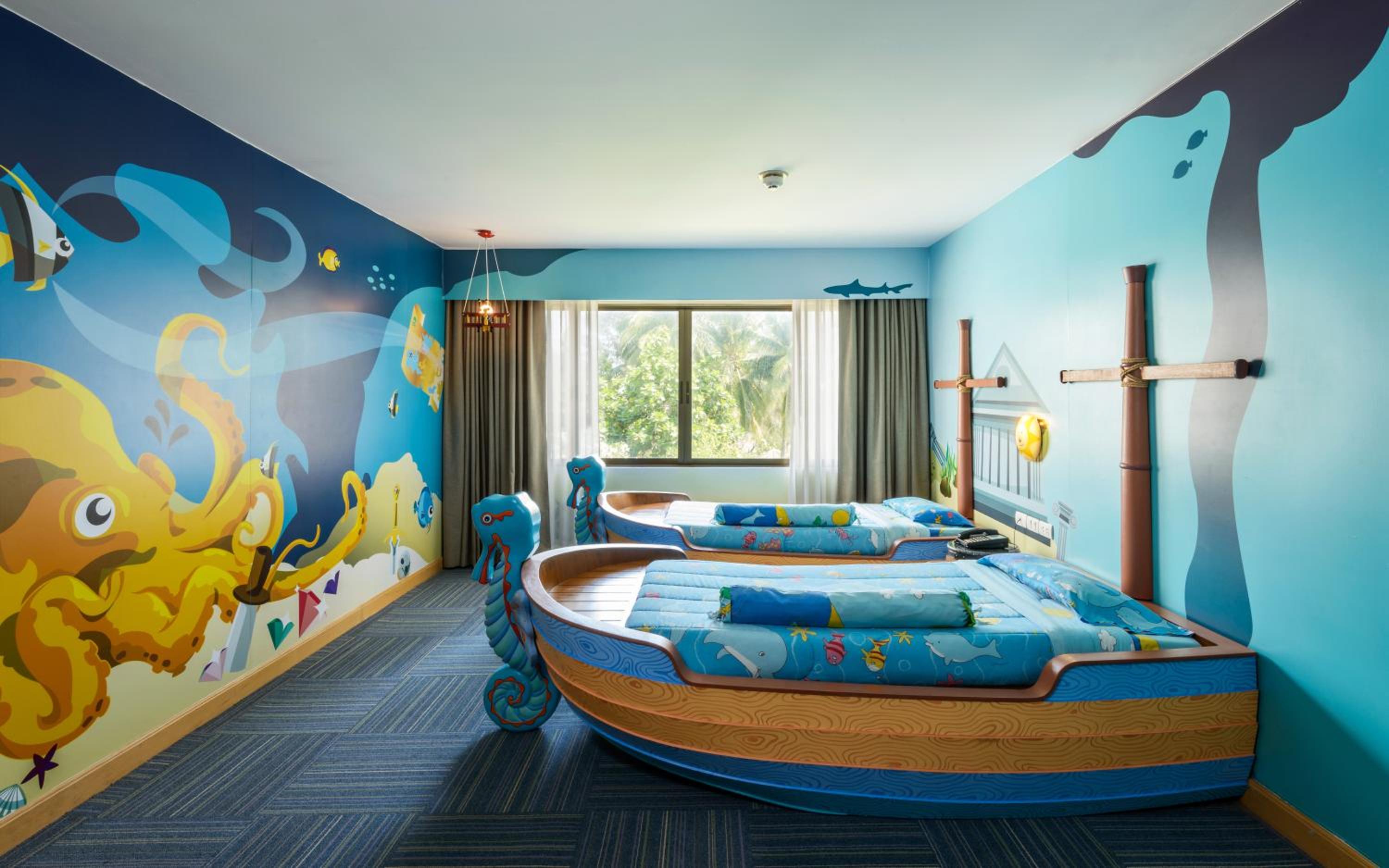 Deluxe Family Room - Photo 3