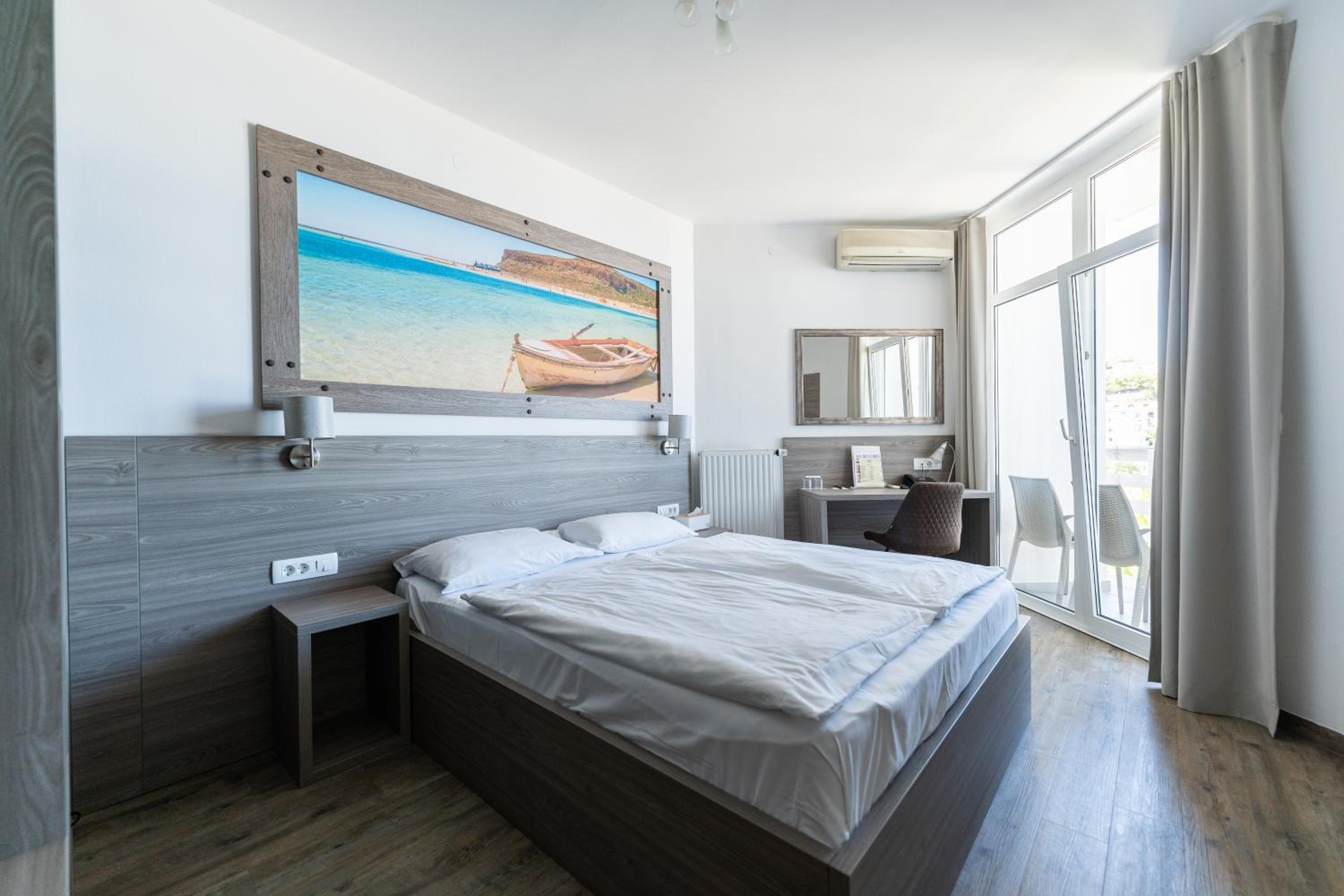 Double Room with Sea and Lake View - Photo 5