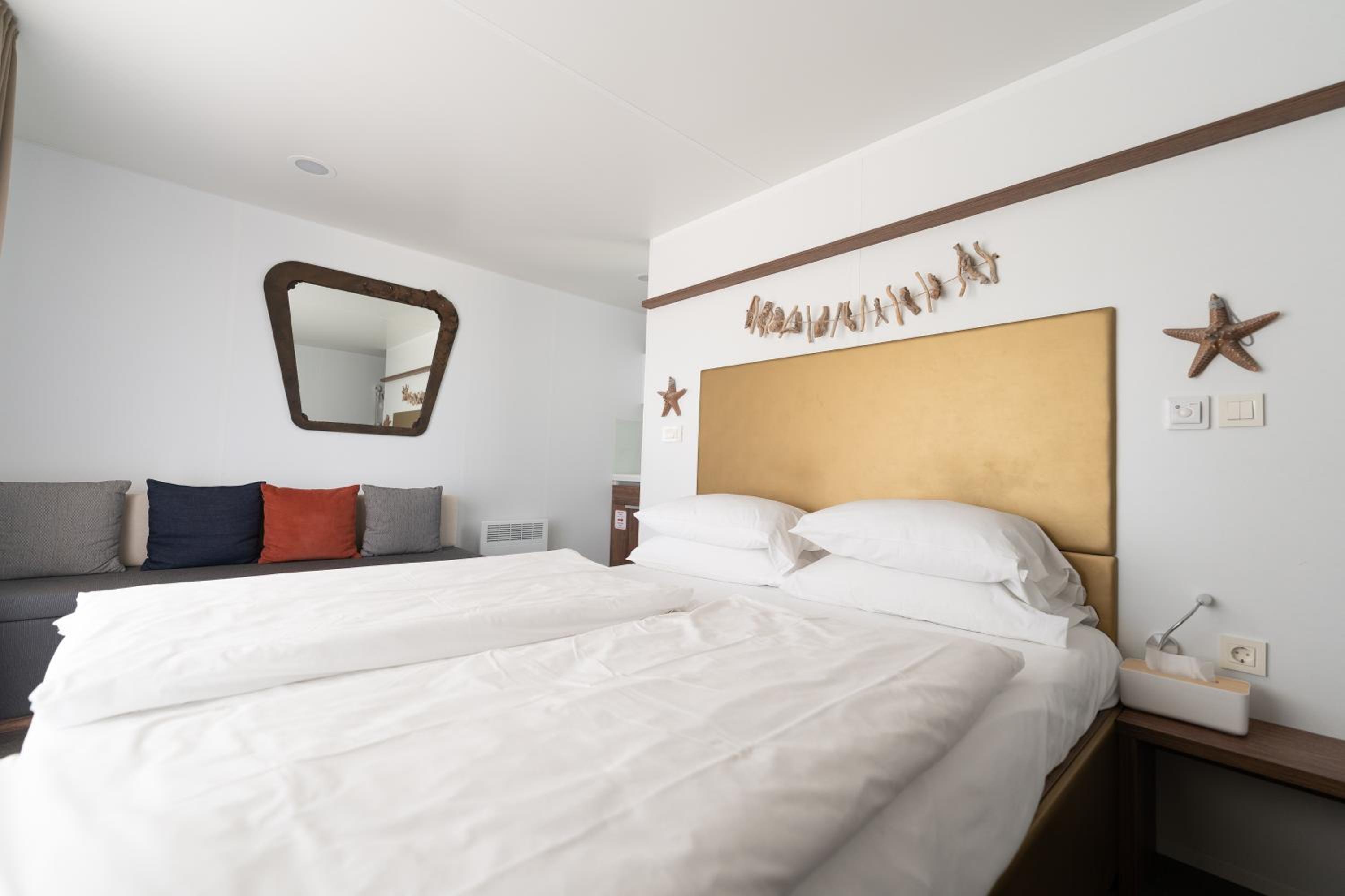 One-Bedroom Beach House - Photo 2