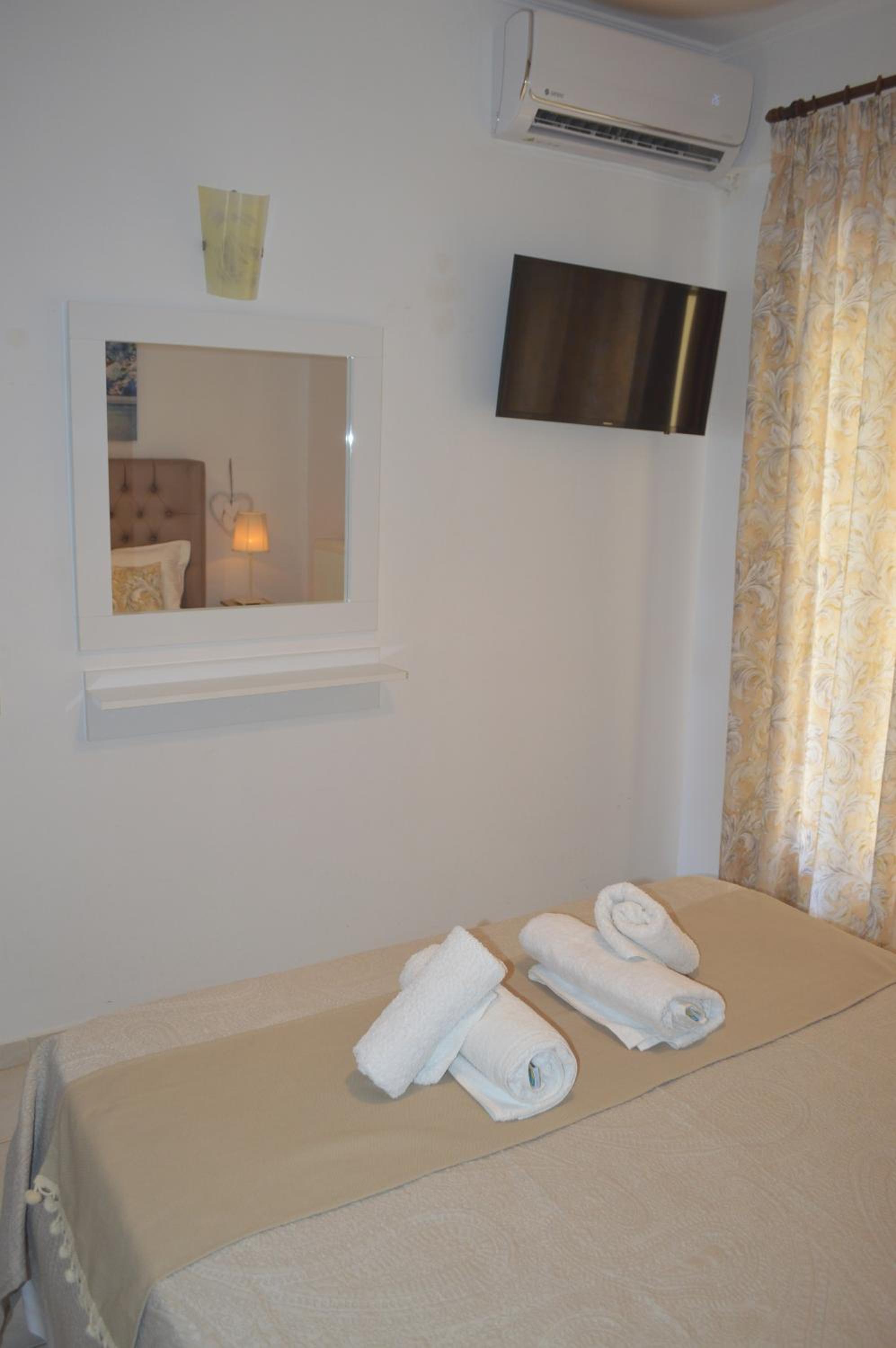 One-Bedroom Apartment photo 2