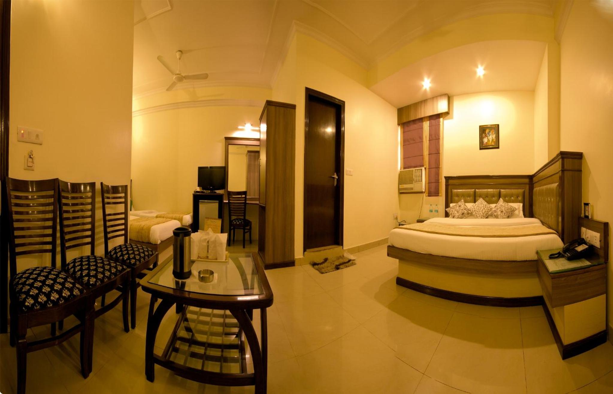 Family Room - Photo 2