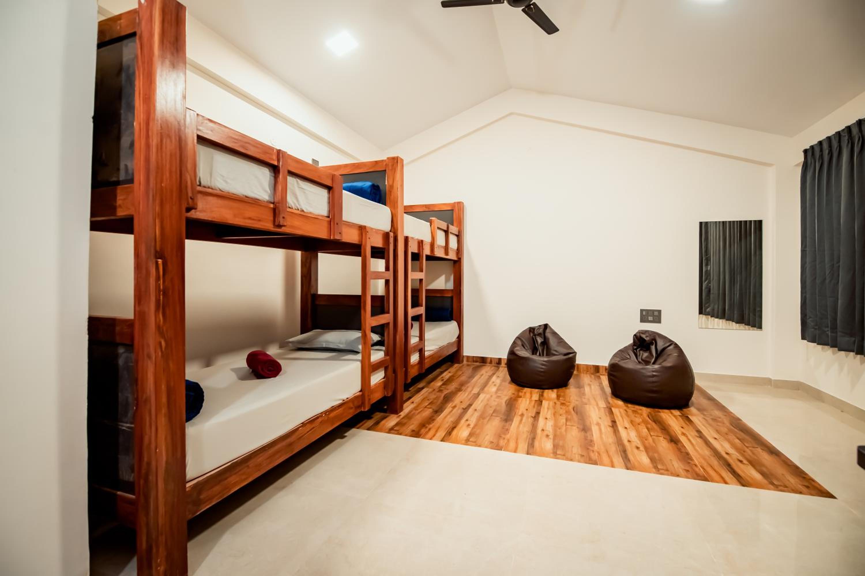 Family Room with Private Bathroom photo 3