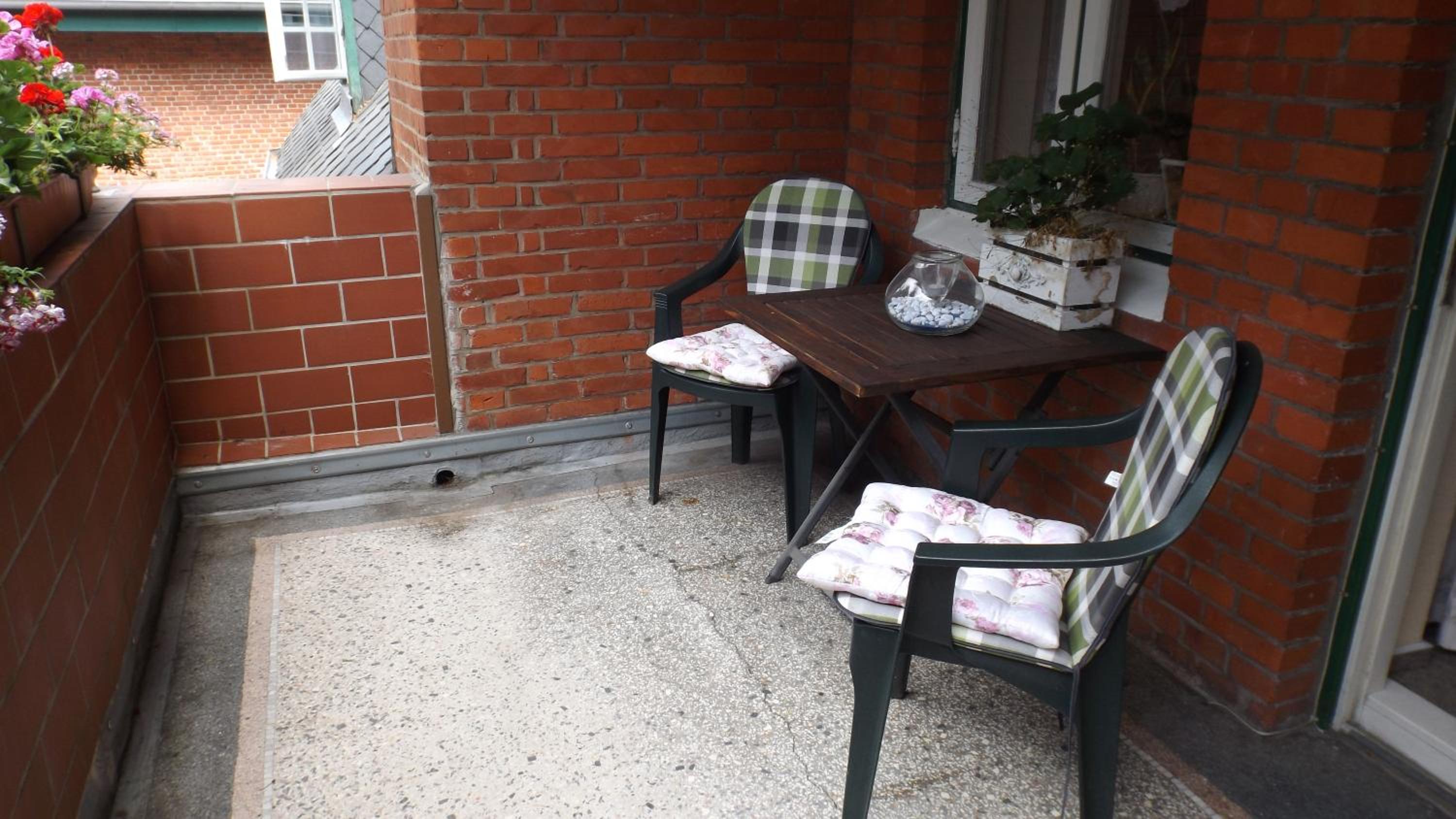 Deluxe Double Room with Balcony - Photo 11