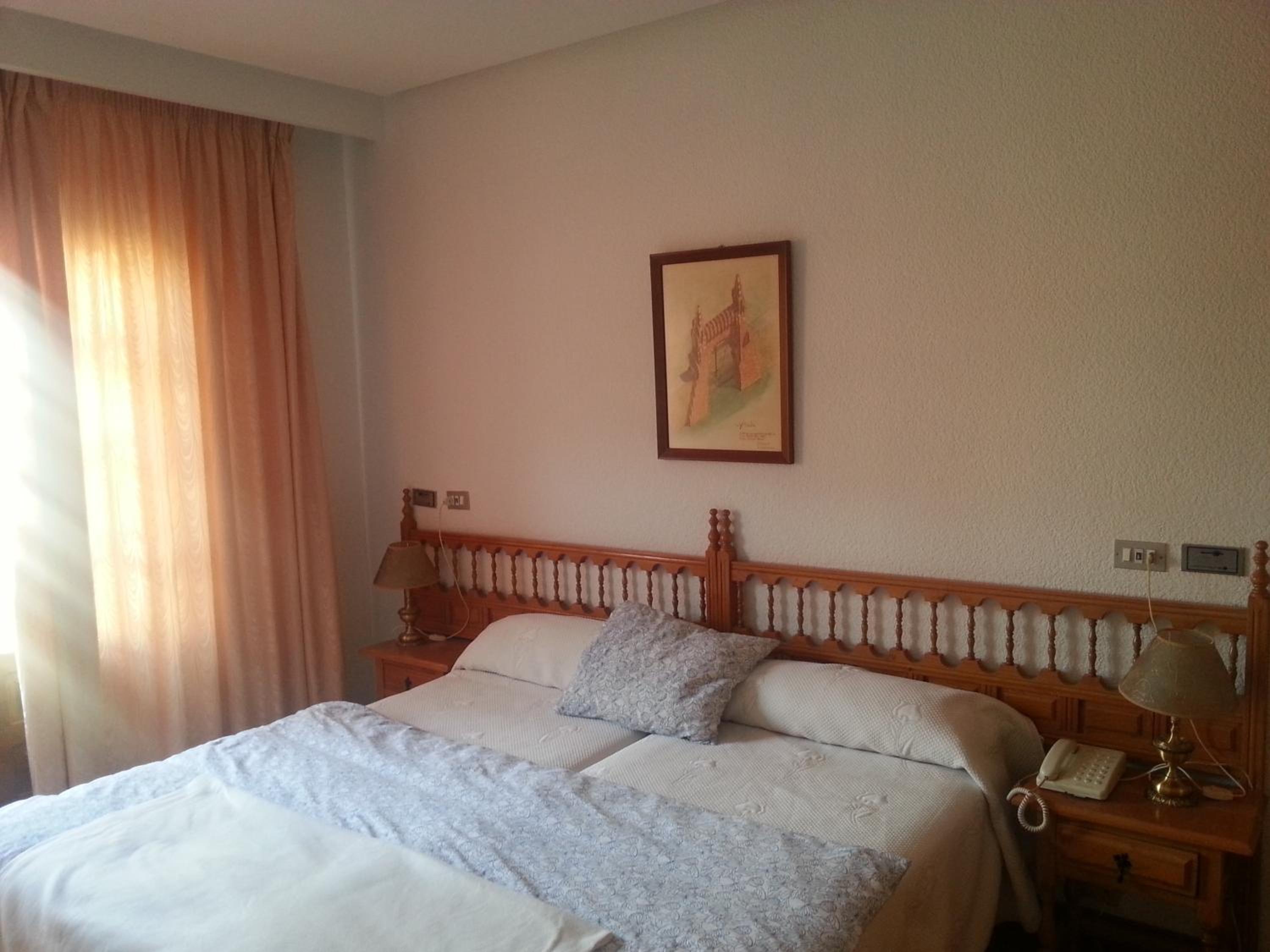 Double or Twin Room photo 3