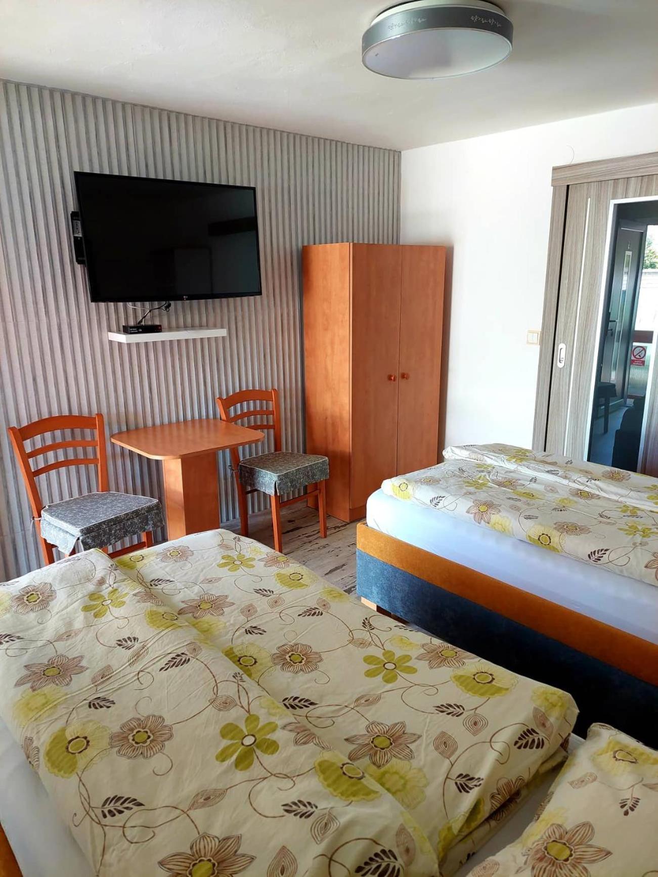 Standard Double or Twin Room - Photo 18