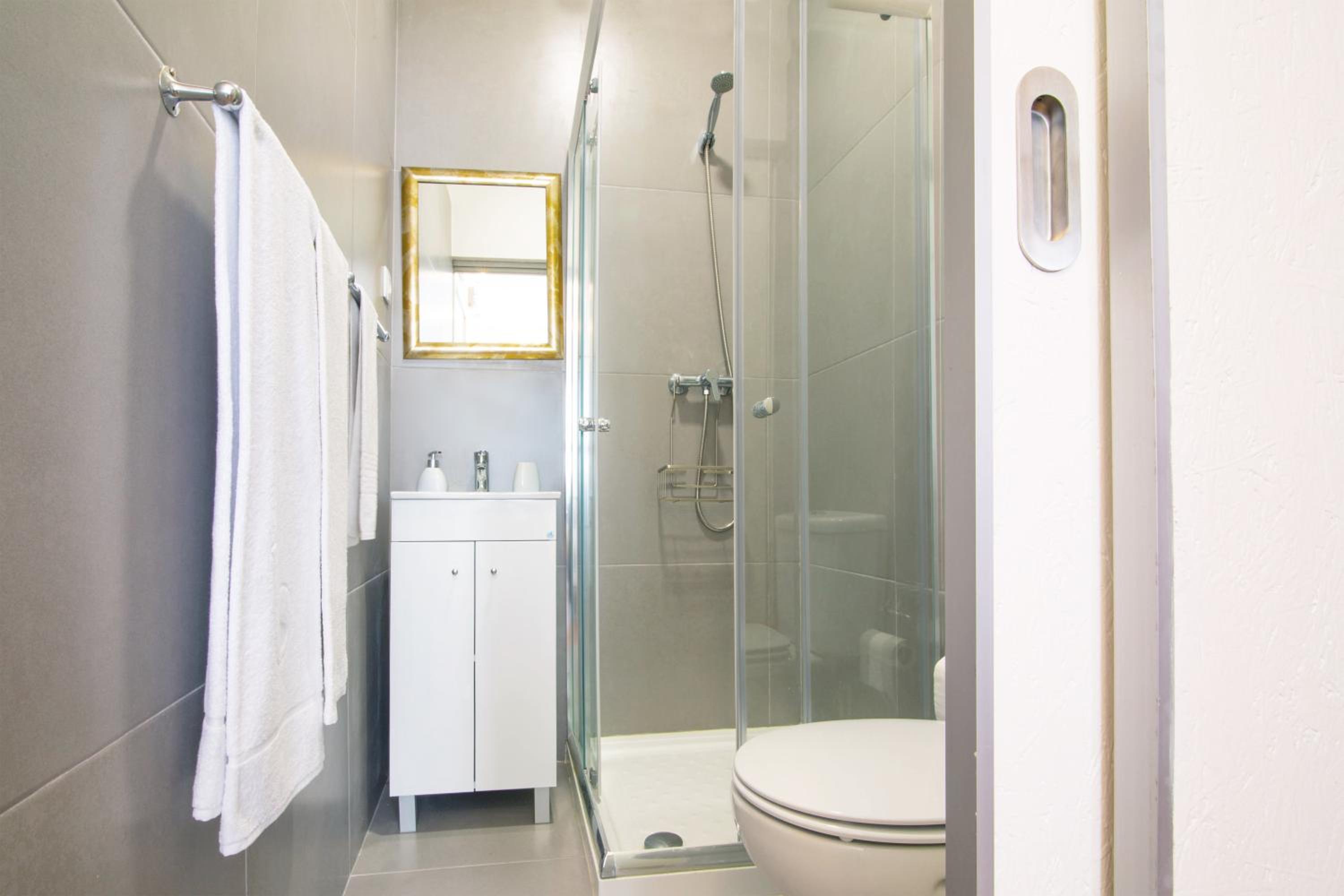 Double Room with Private Bathroom - Photo 1