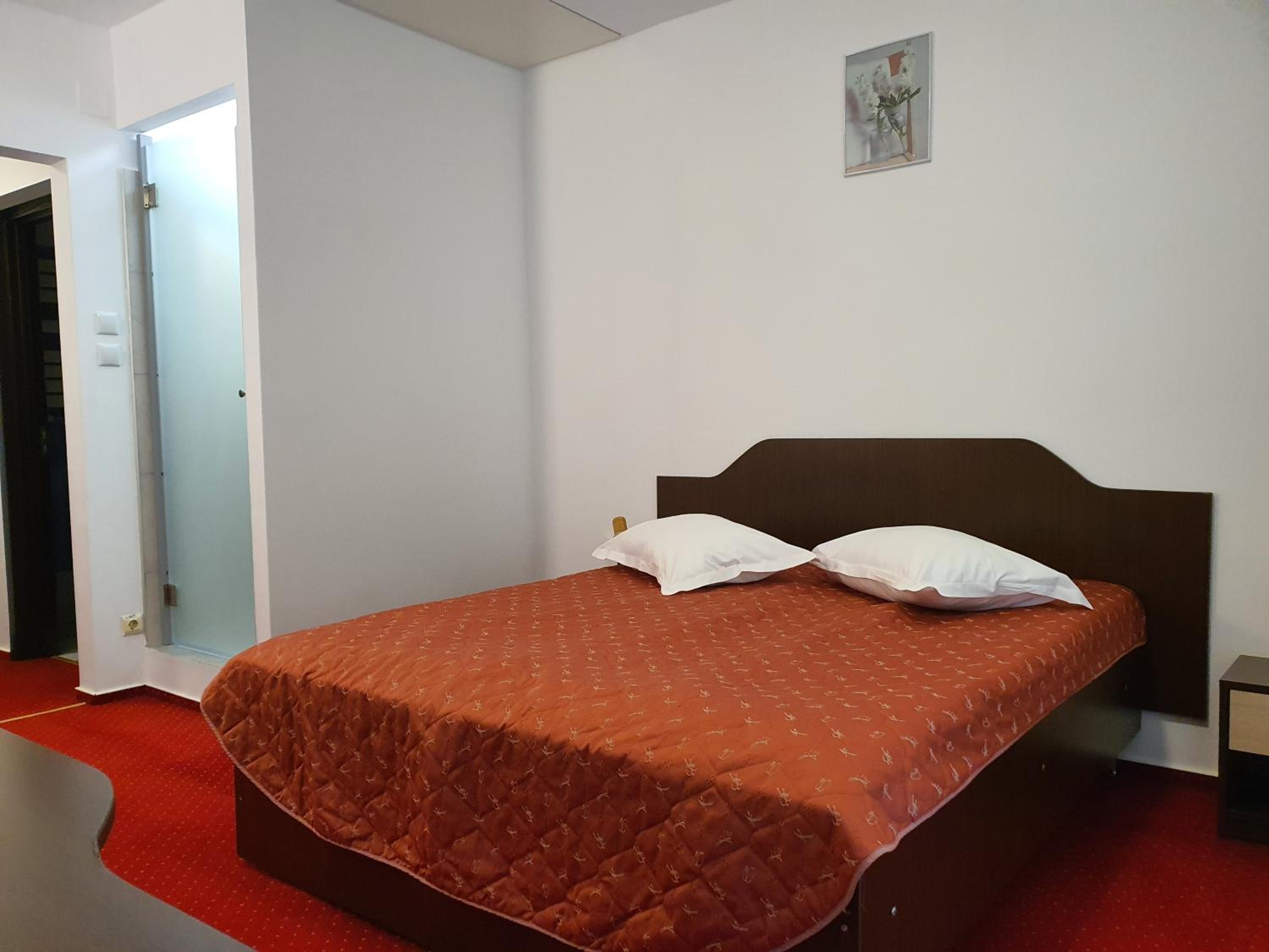 Double or Twin Room - Photo 29
