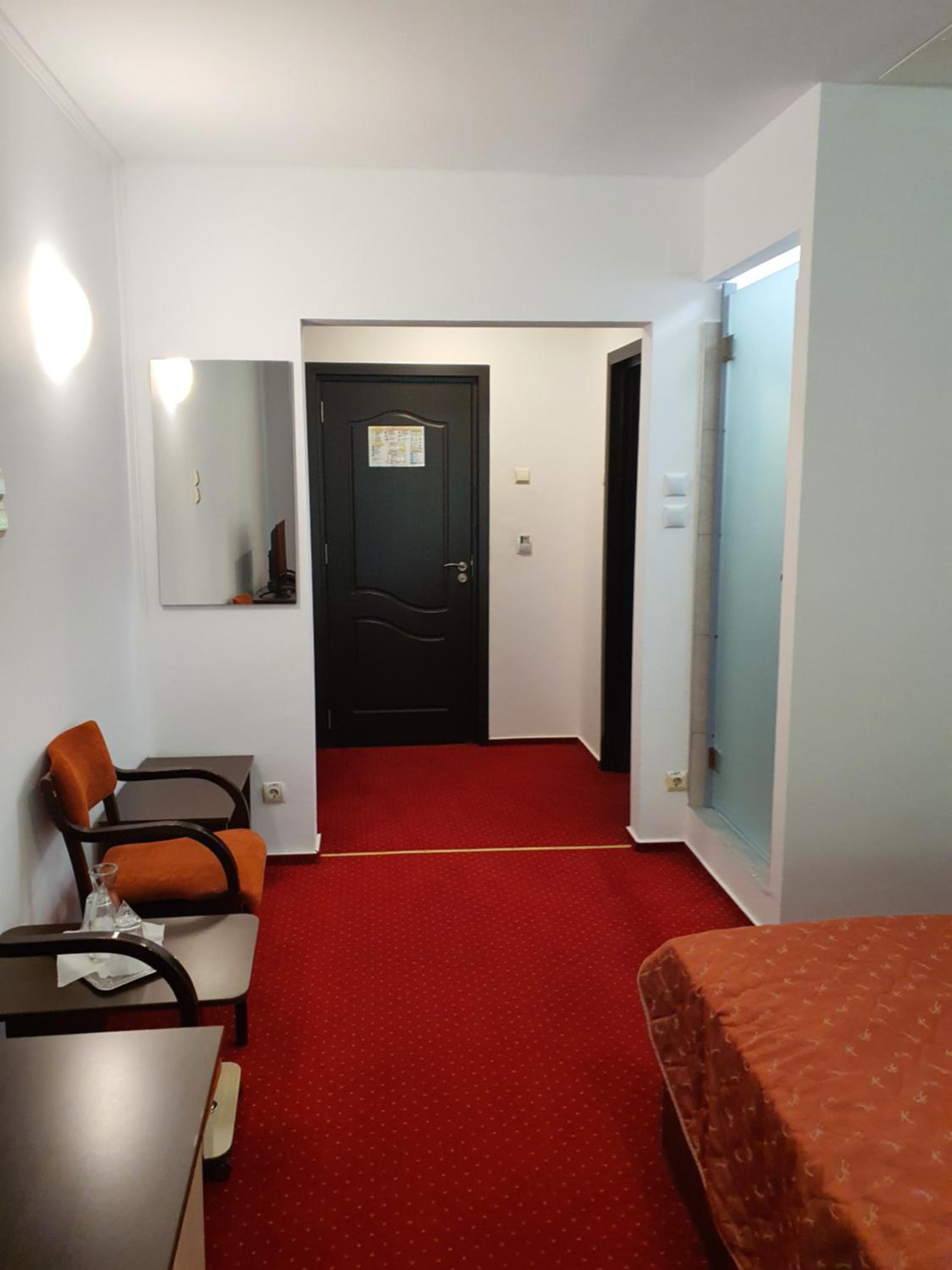 Double or Twin Room - Photo 9