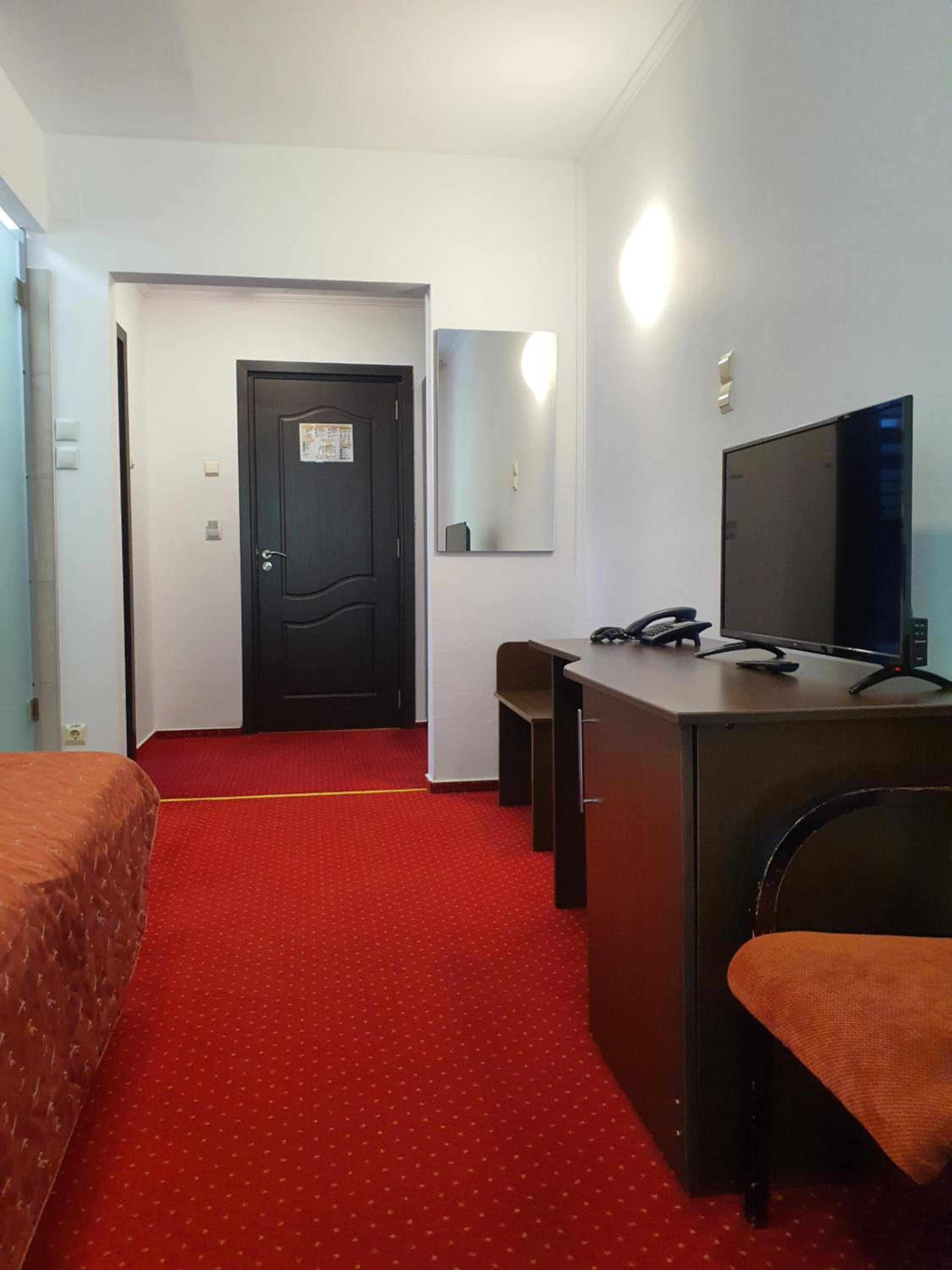 Double or Twin Room - Photo 12