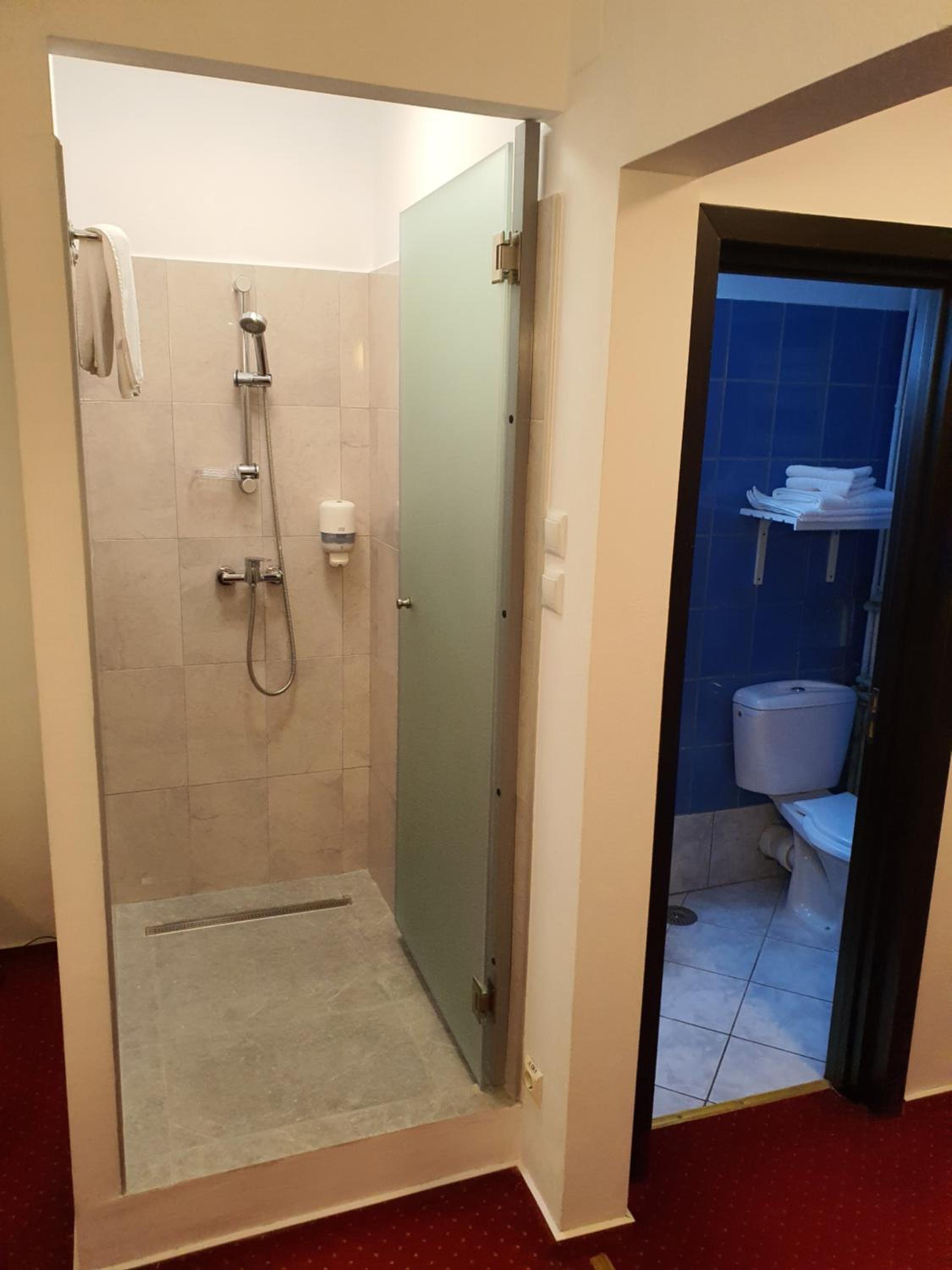 Double or Twin Room - Photo 3