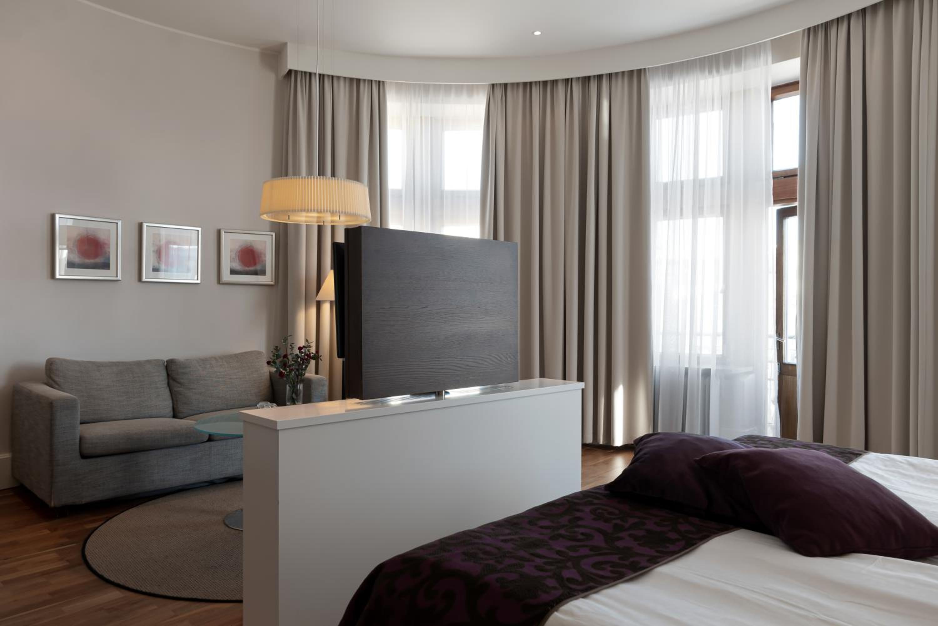 Suite - Photo 2