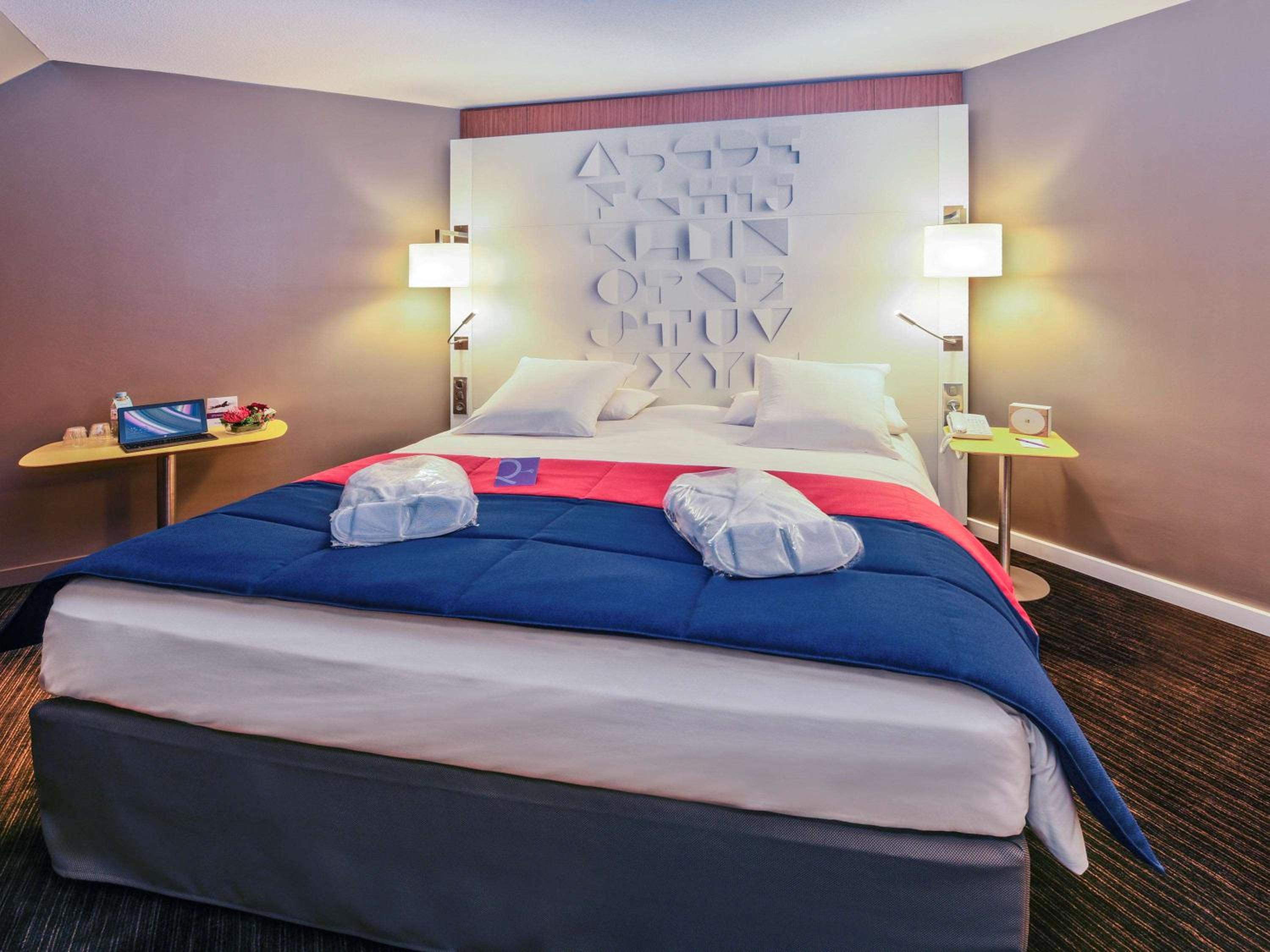Superior Suite with One King Bed and convert ible Sofa - Photo 4