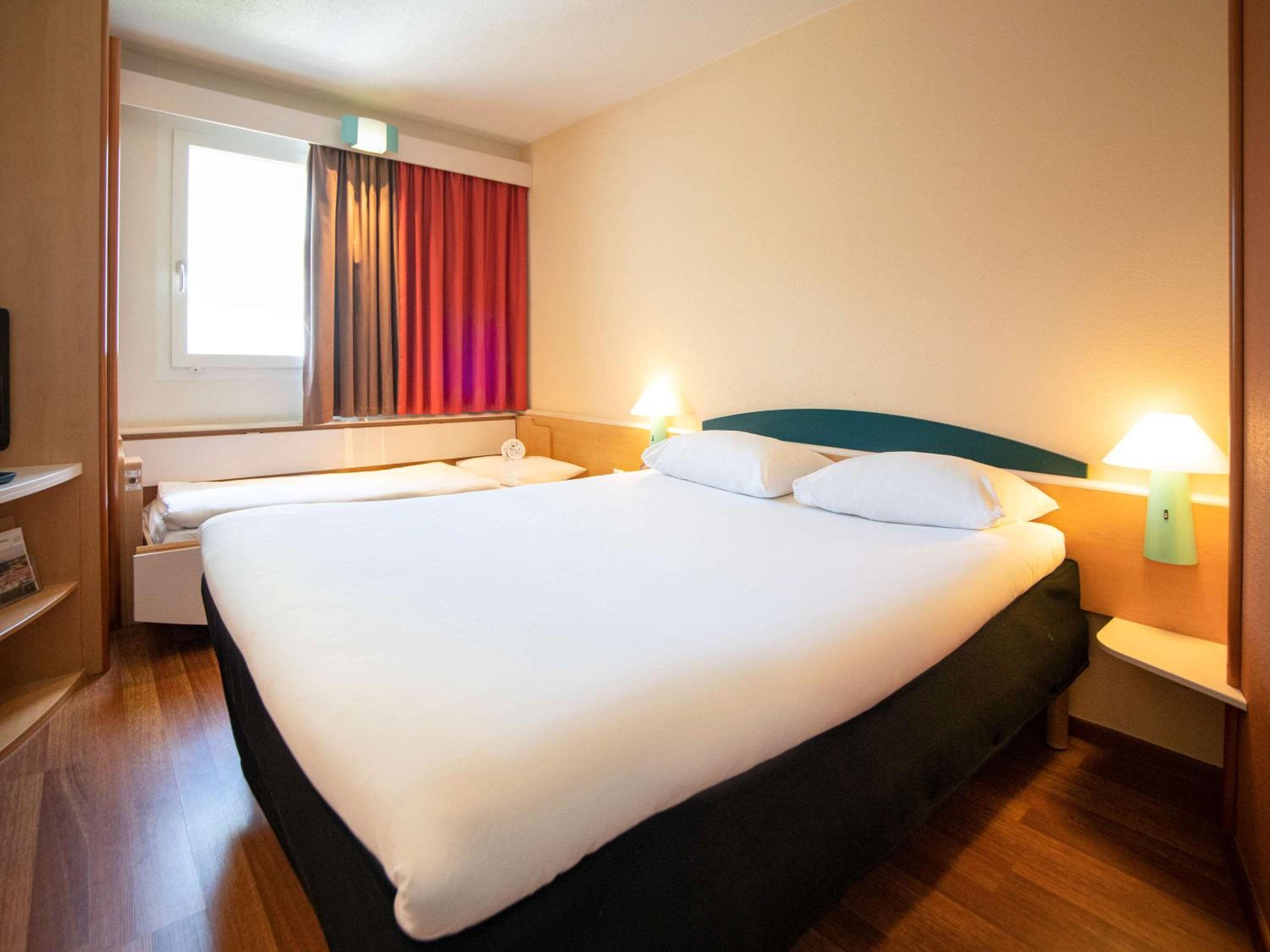 Double Room with Sofa Bed - Photo 3