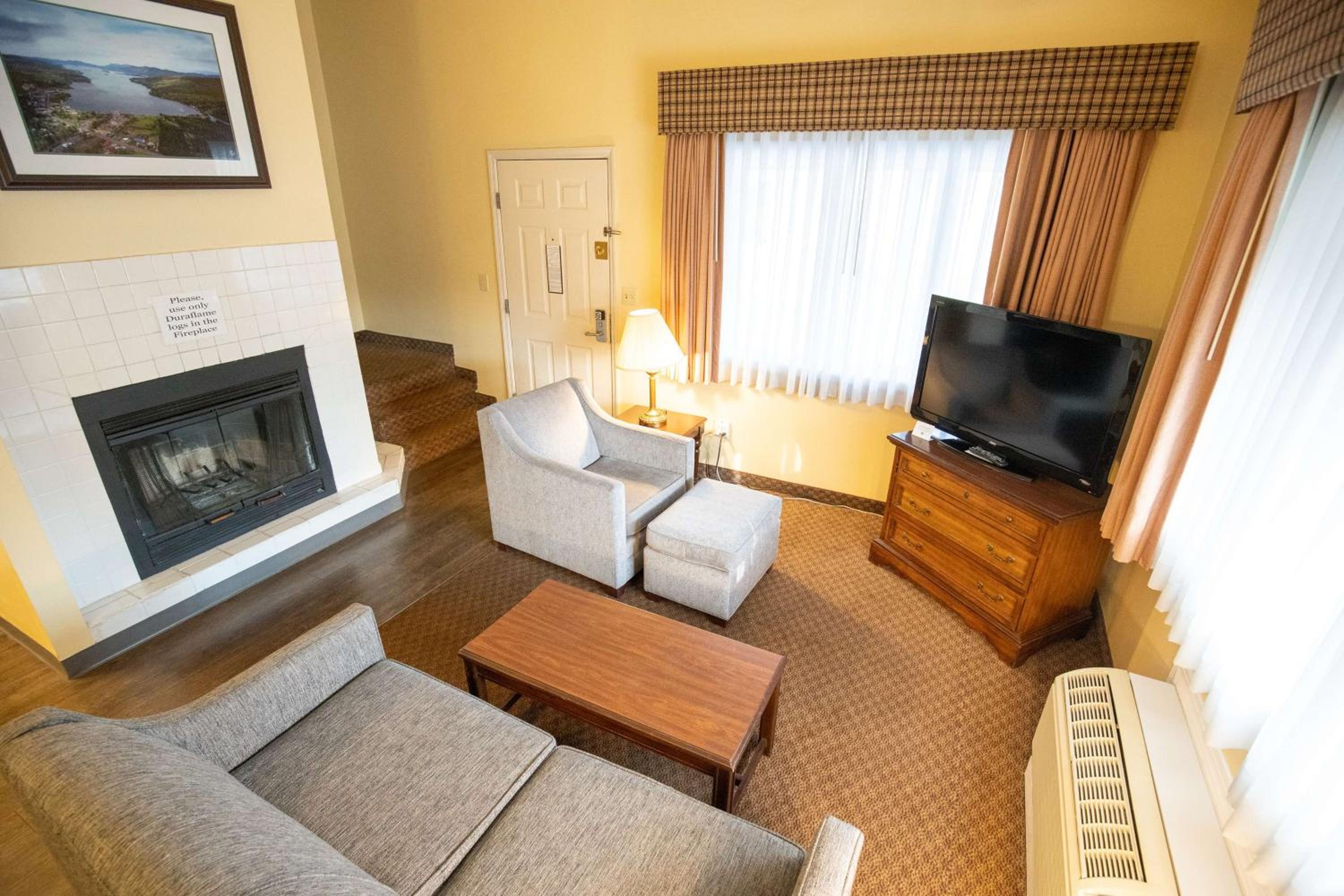 Suite - Photo 11