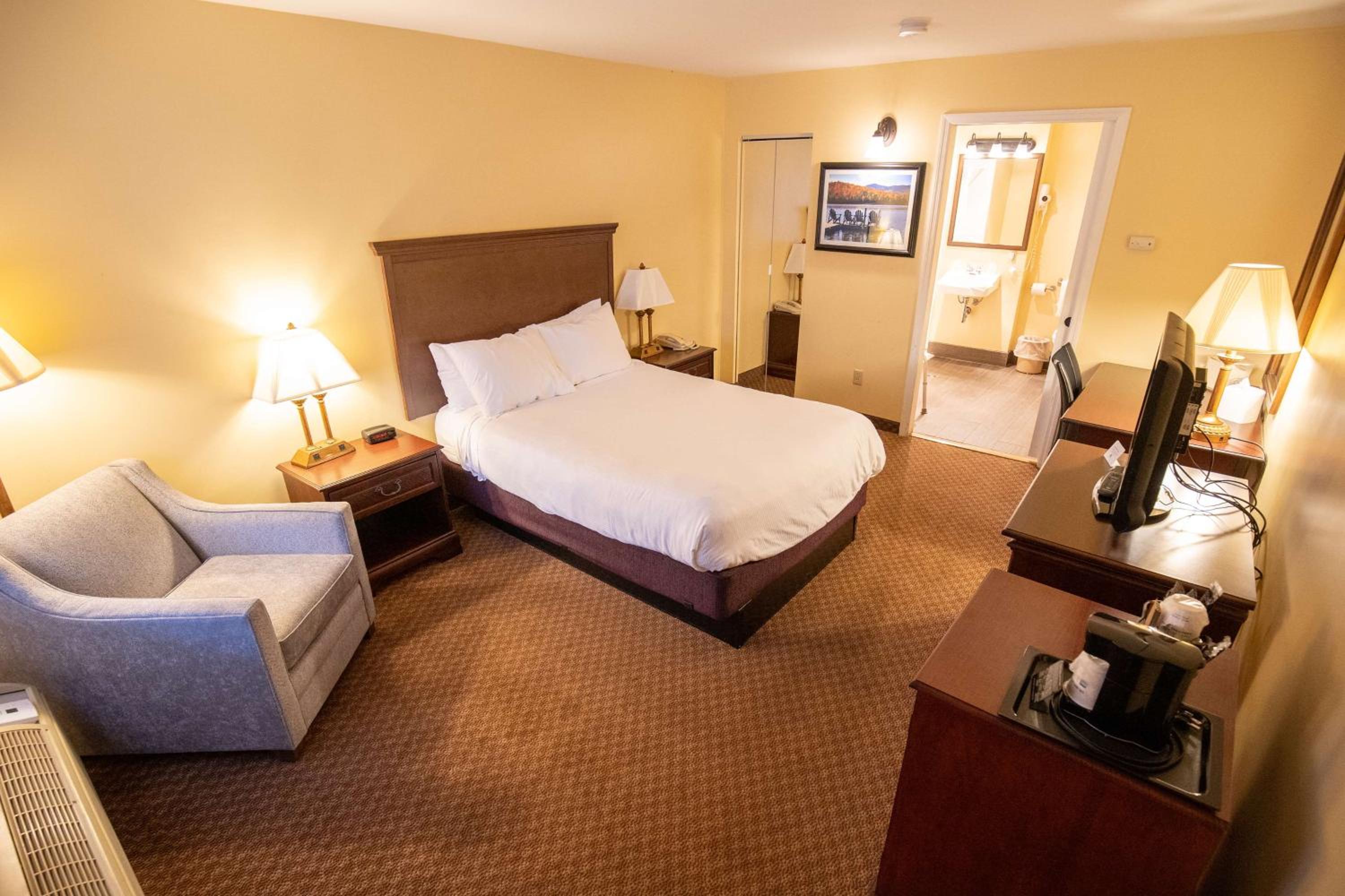Deluxe Room with Two Double Beds - Non-Smoking  - Photo 10