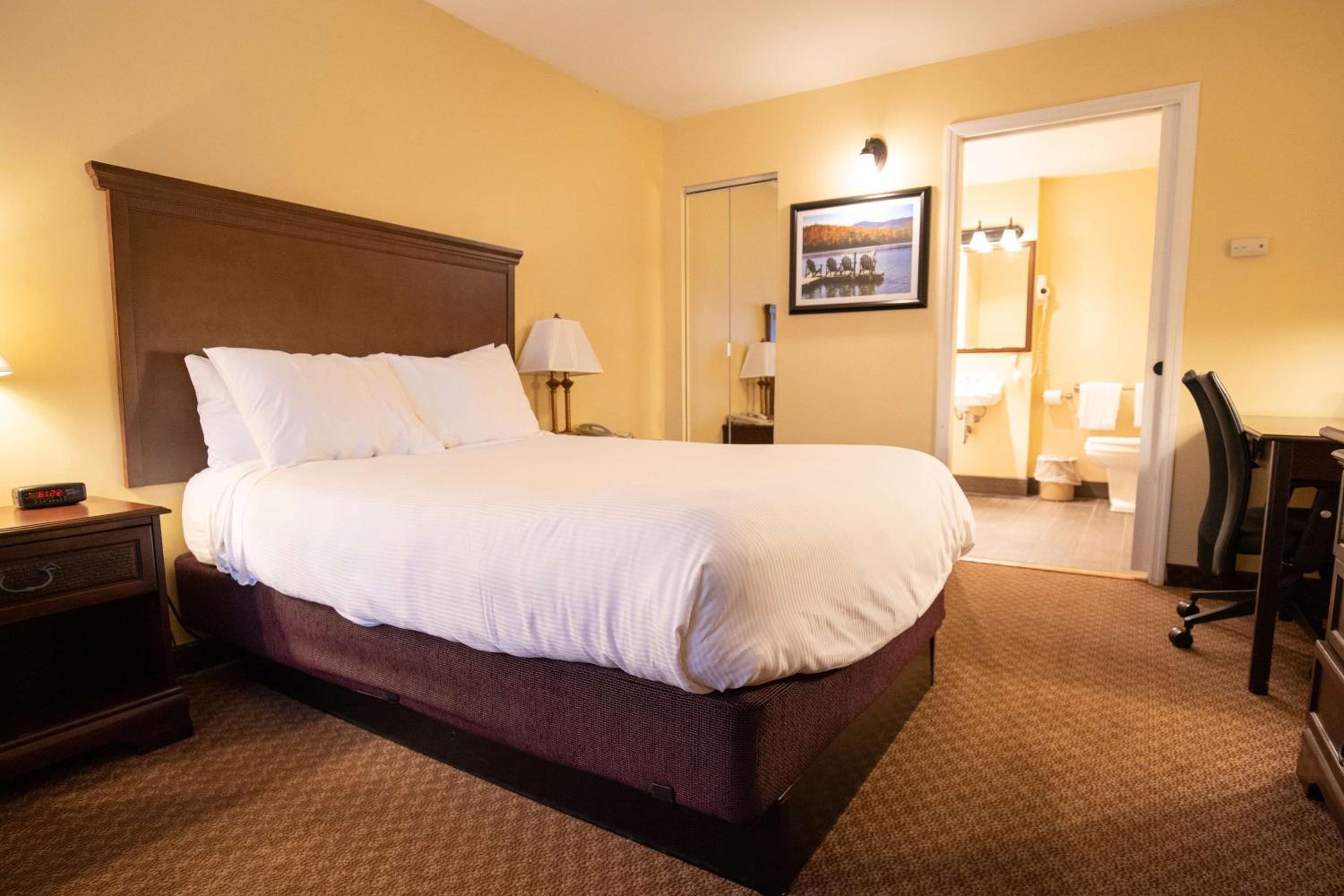 Deluxe Room with Two Double Beds - Non-Smoking  - Photo 7