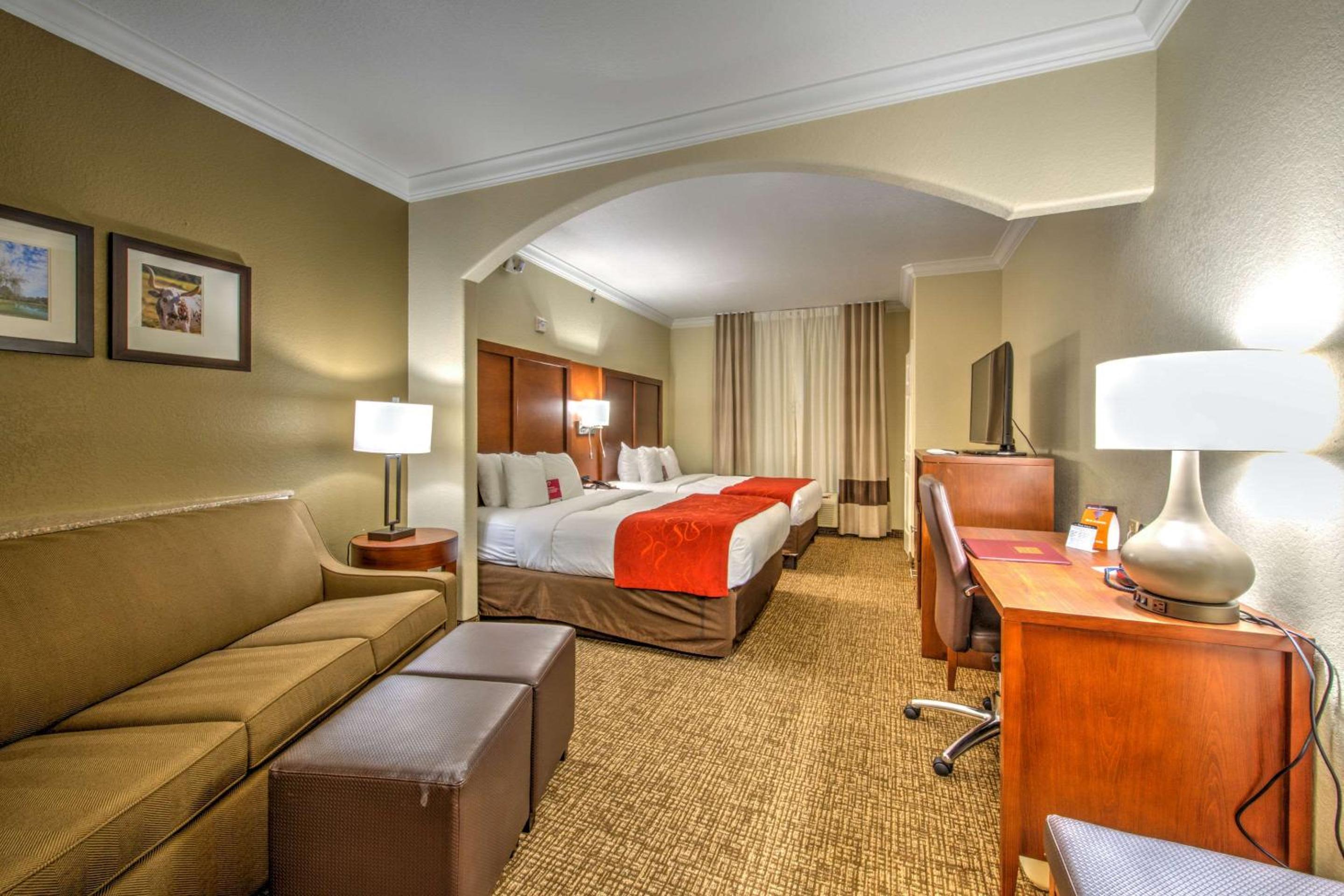 Queen Suite with Two Queen Beds - Photo 1