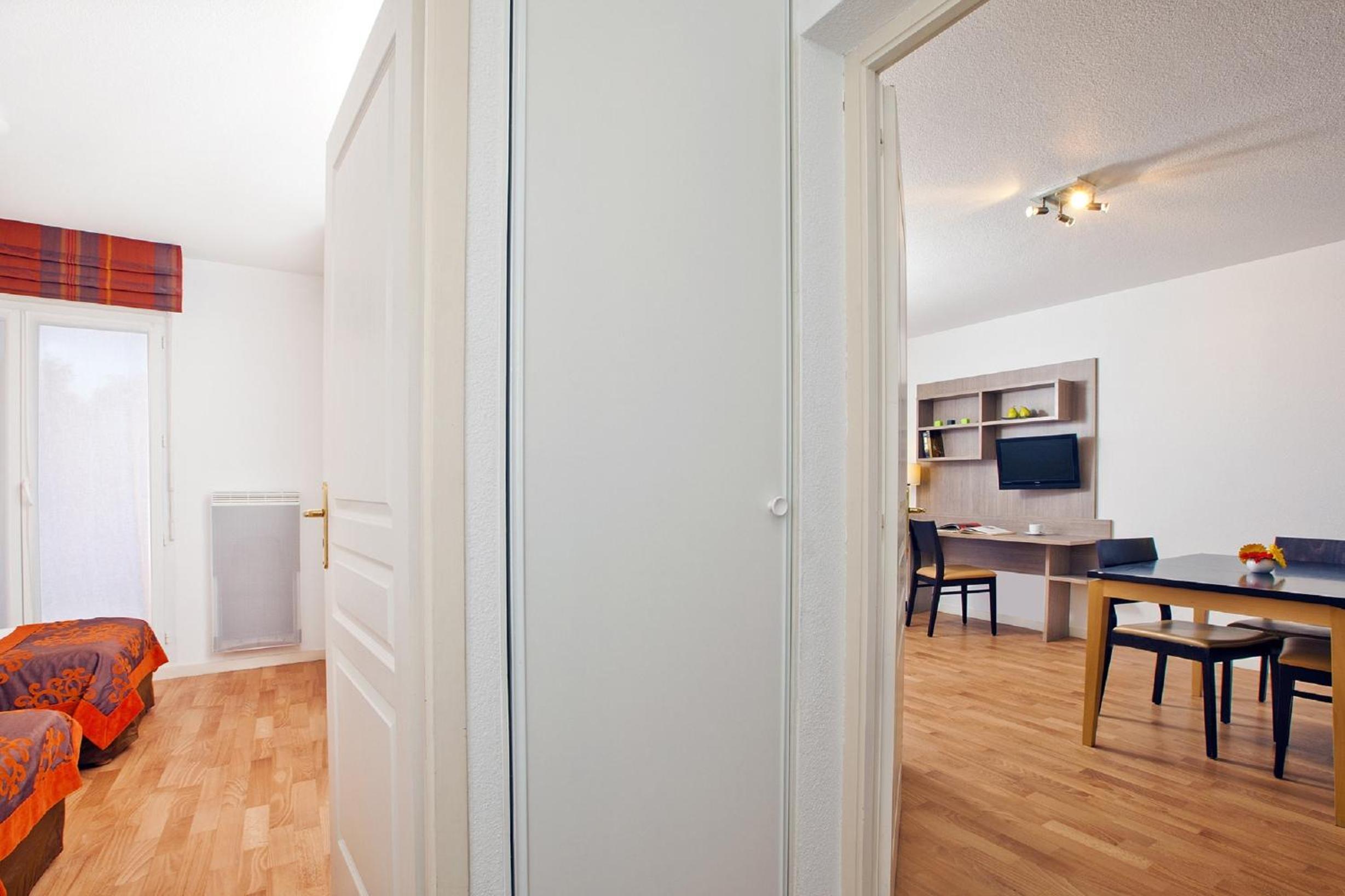 One-Bedroom Apartment (4 Adults) - Photo 7
