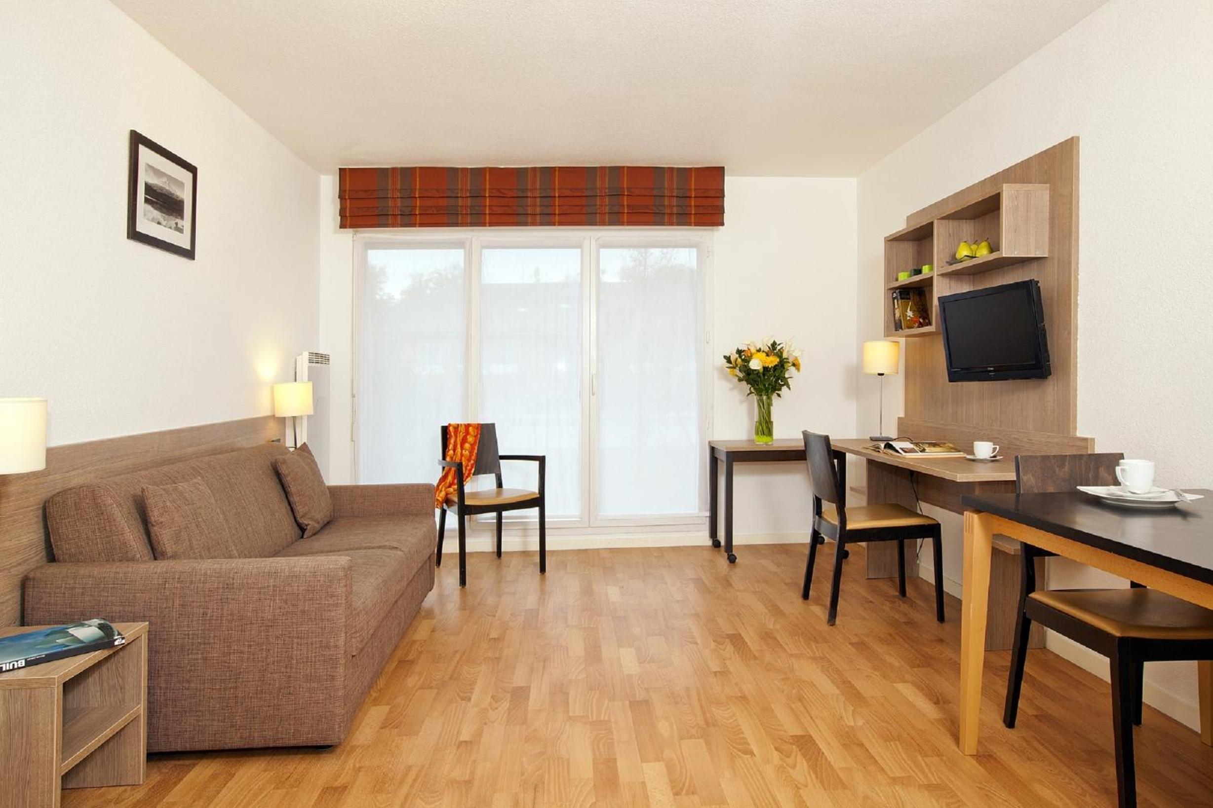 Two-Bedroom Apartment (6 Adults) - Photo 4