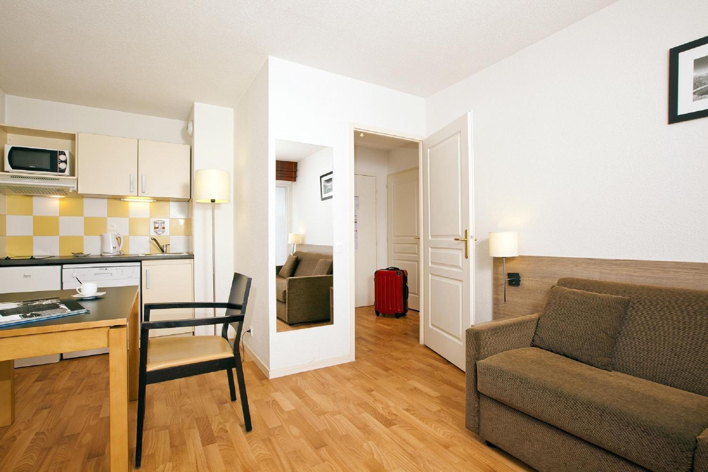 One-Bedroom Apartment (4 Adults) - Photo 2