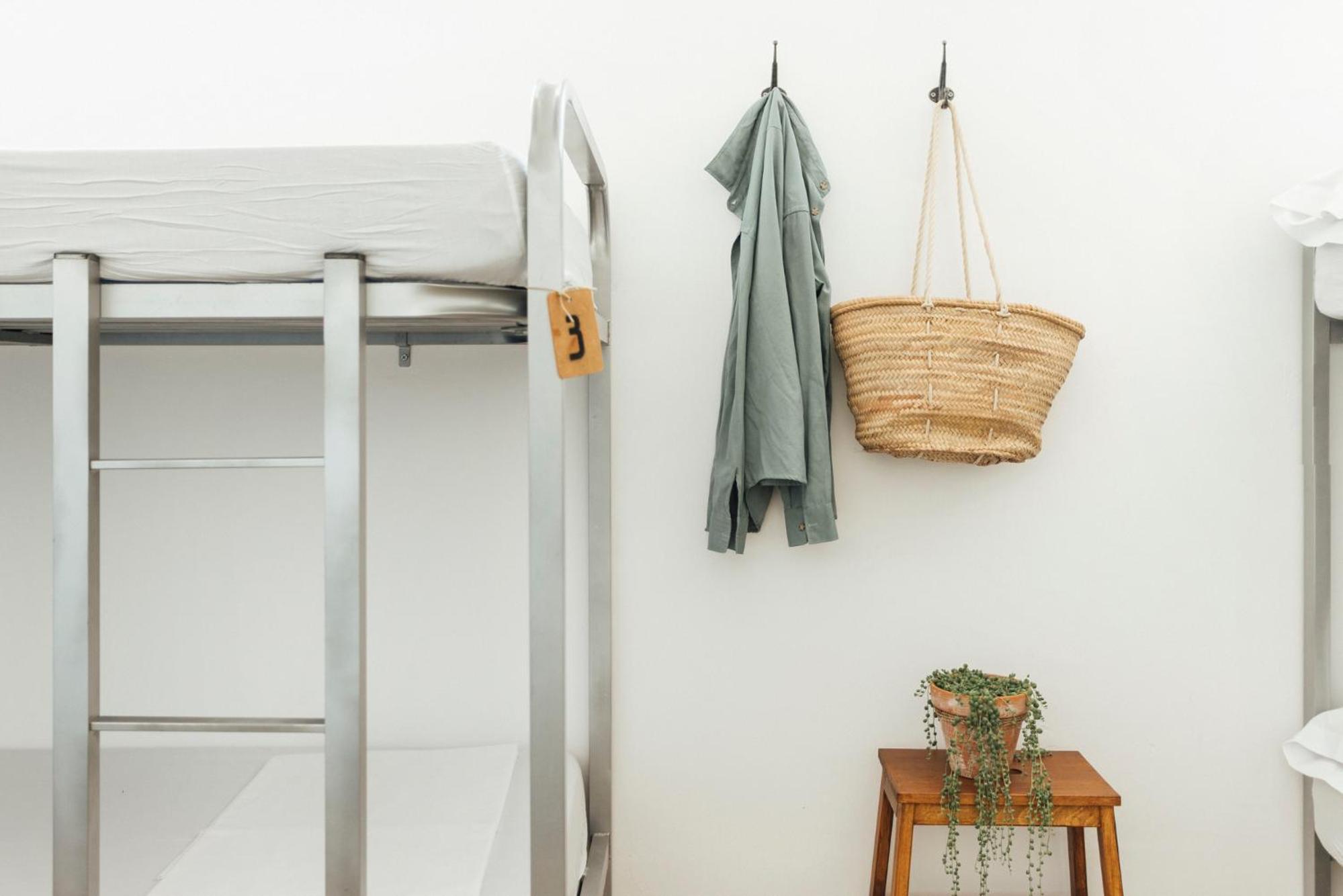 Cama en Habitación Compartida Femenina de 6 Camas
