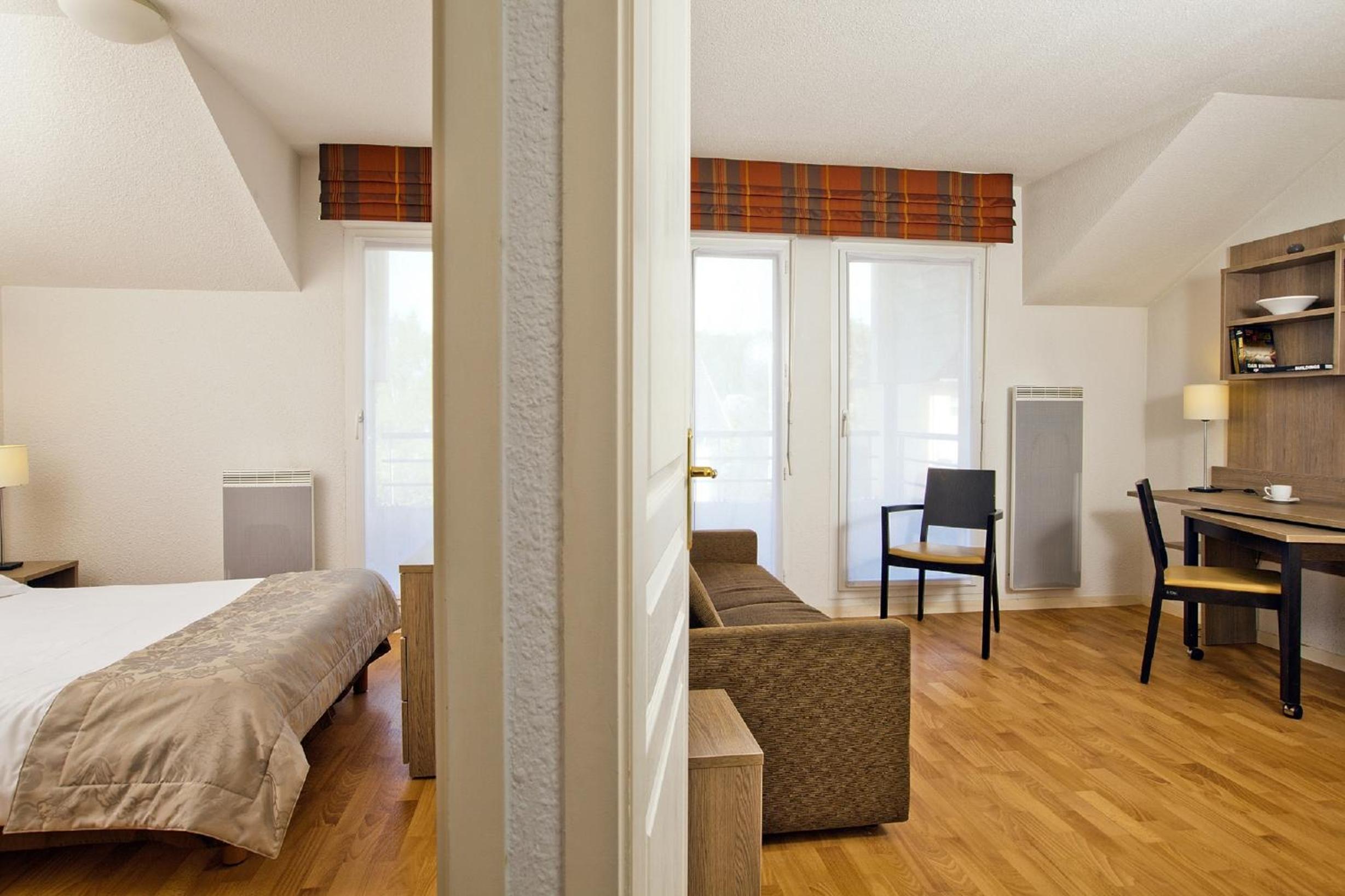 One-Bedroom Apartment (4 Adults) - Photo 5