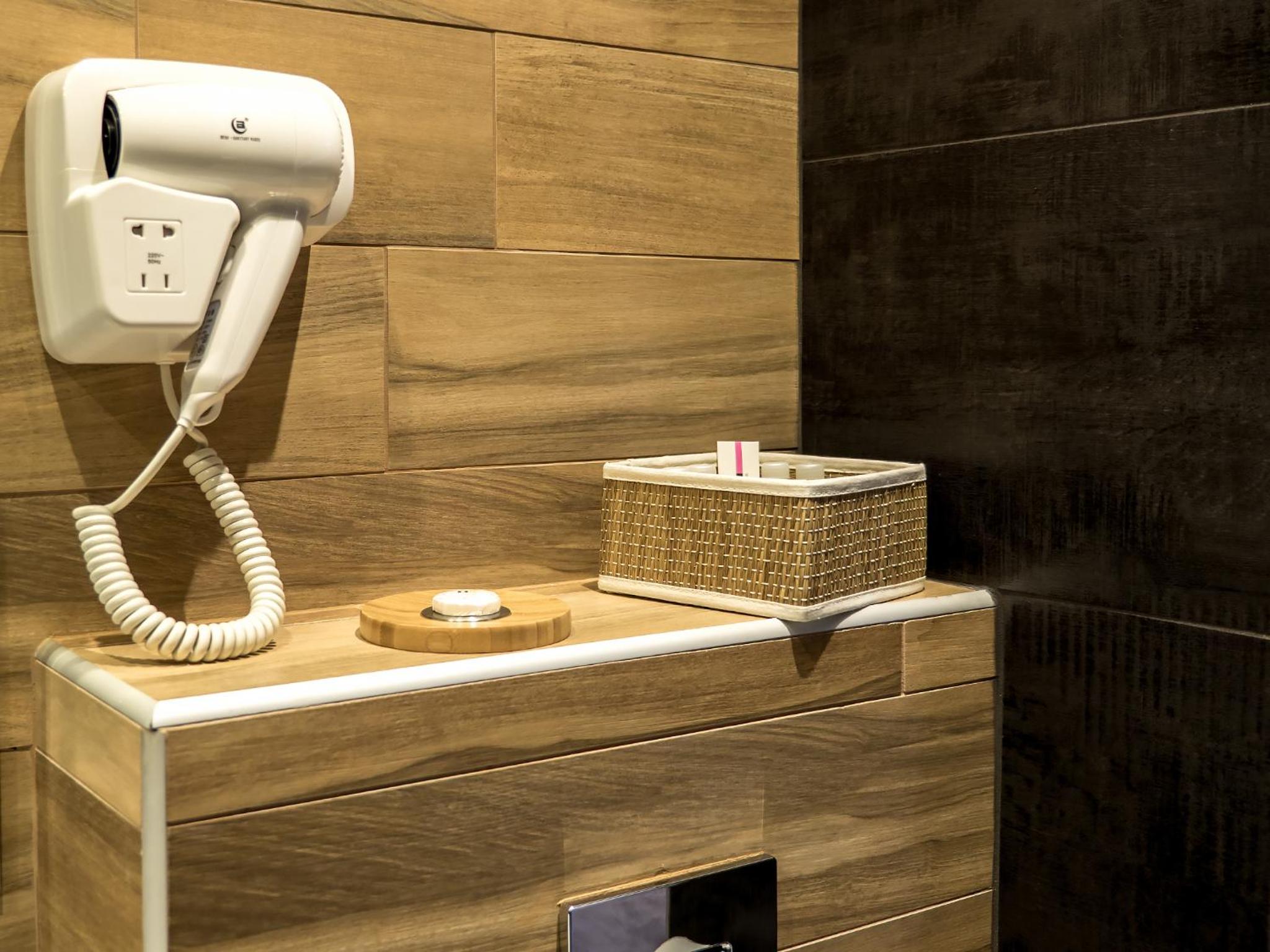 Deluxe Junior Suite - Photo 9
