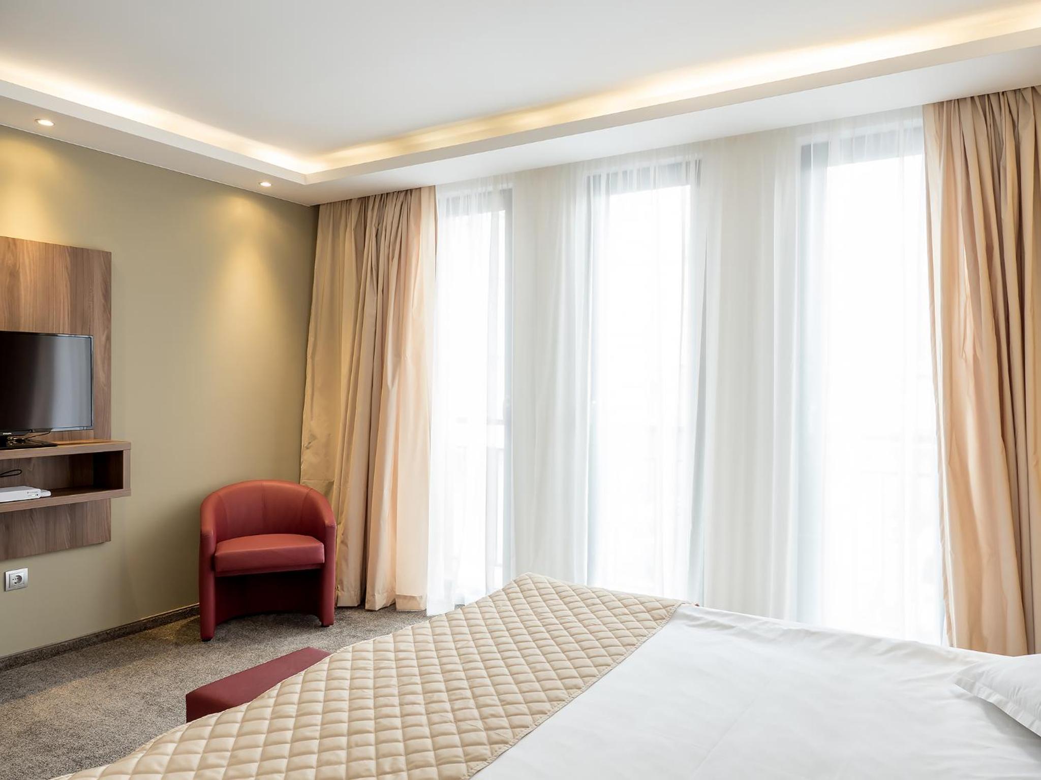 Double Room - Photo 5