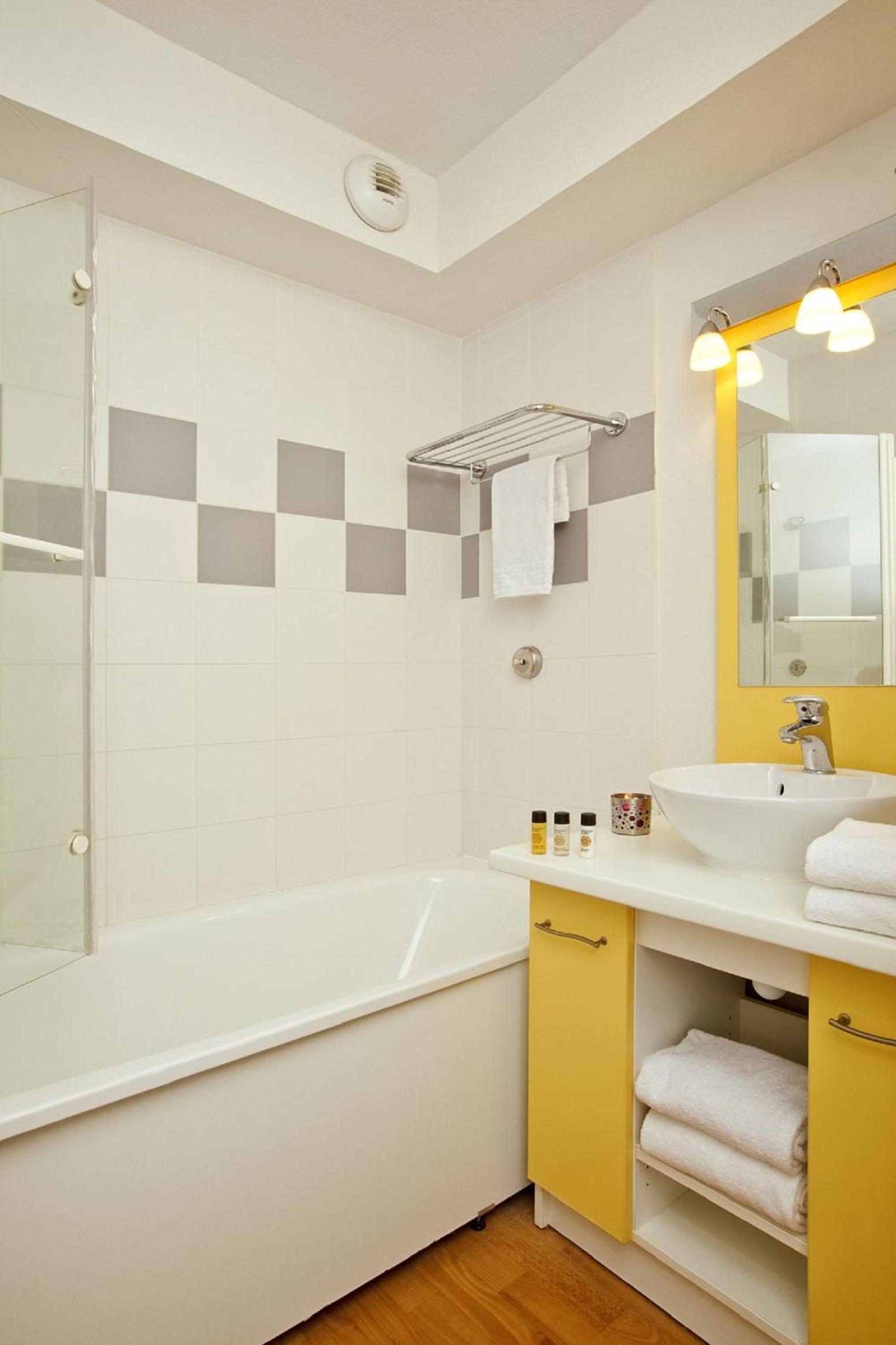 One-Bedroom Apartment (4 Adults) - Photo 3