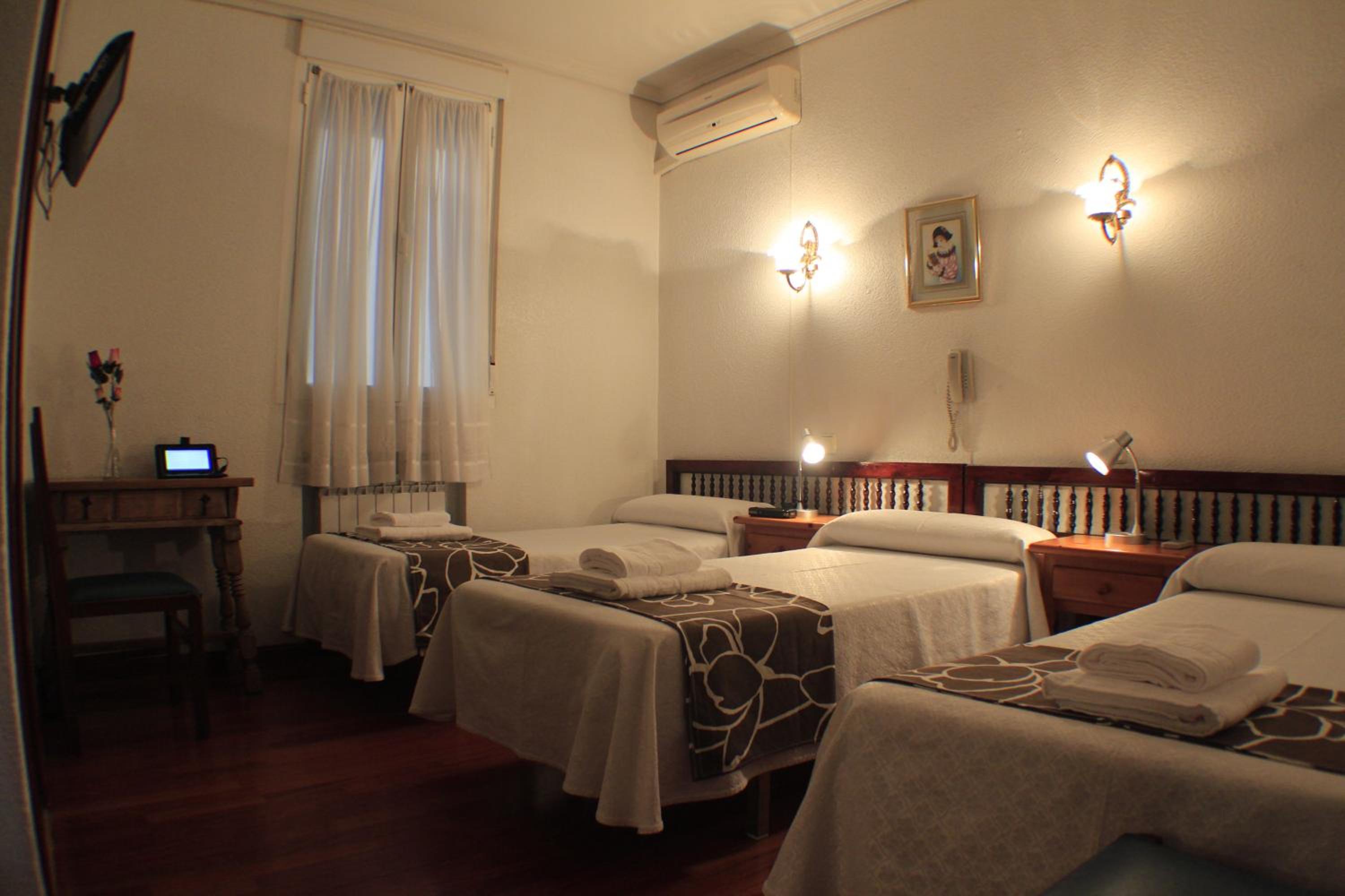 Double or Twin Room with Extra Bed photo 2