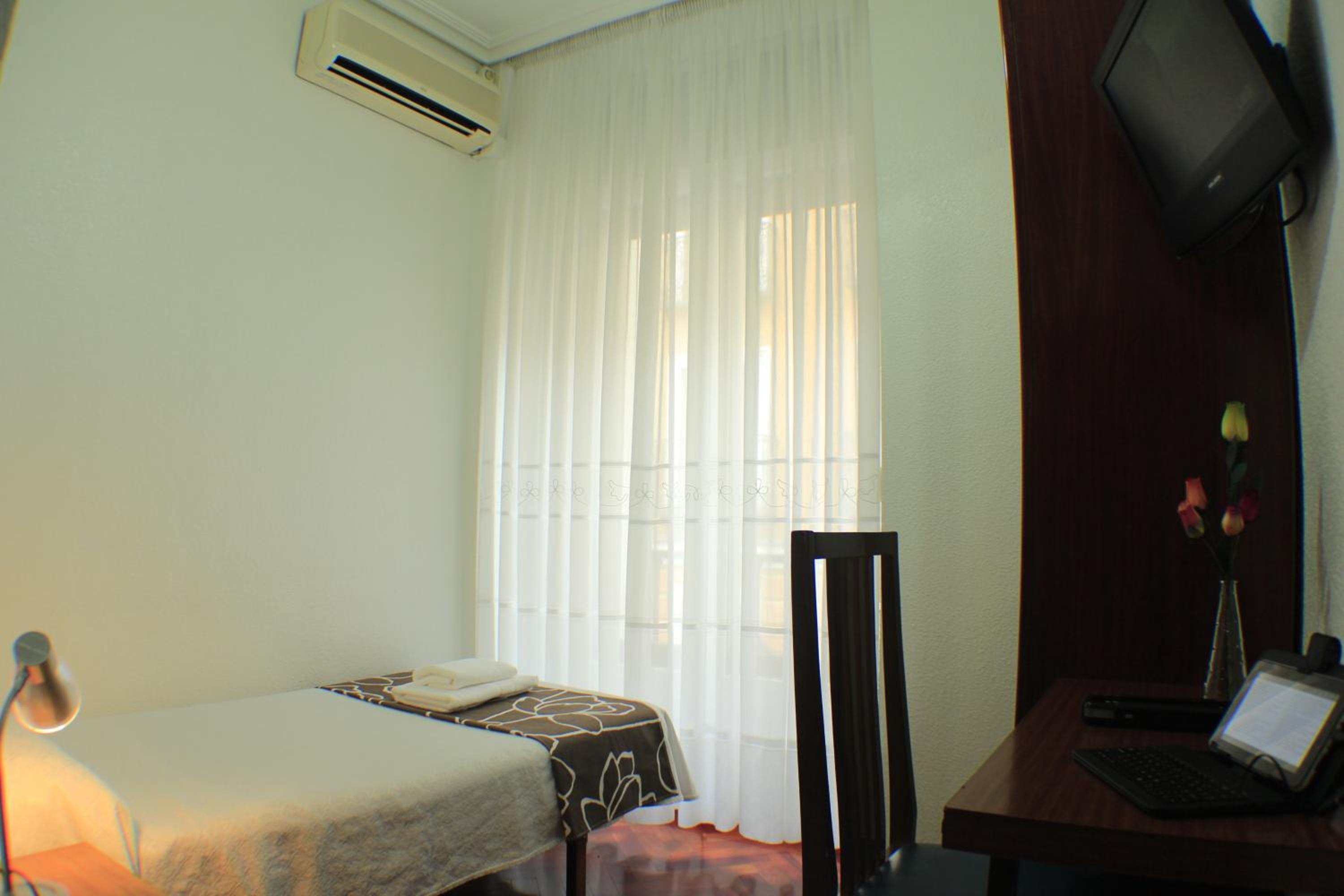Single Room photo 2