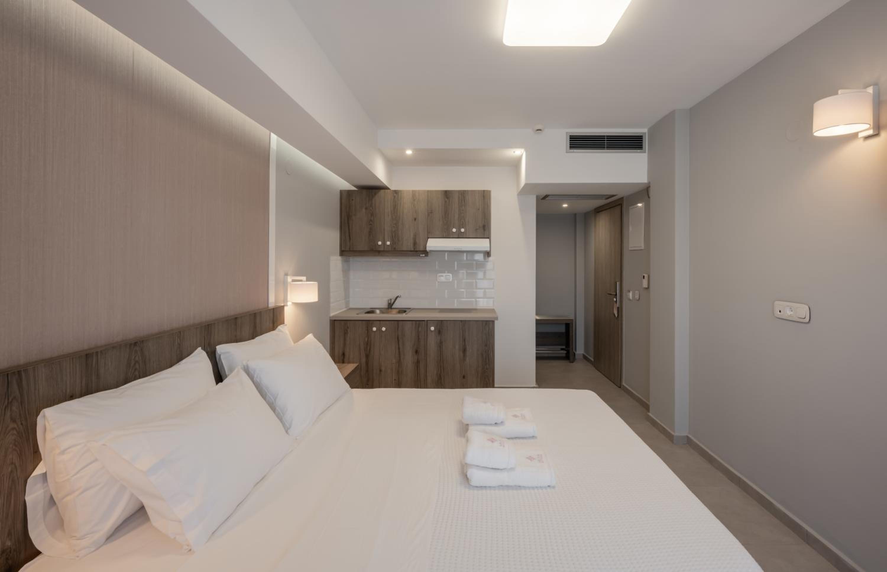 Double Room with Balcony photo 3