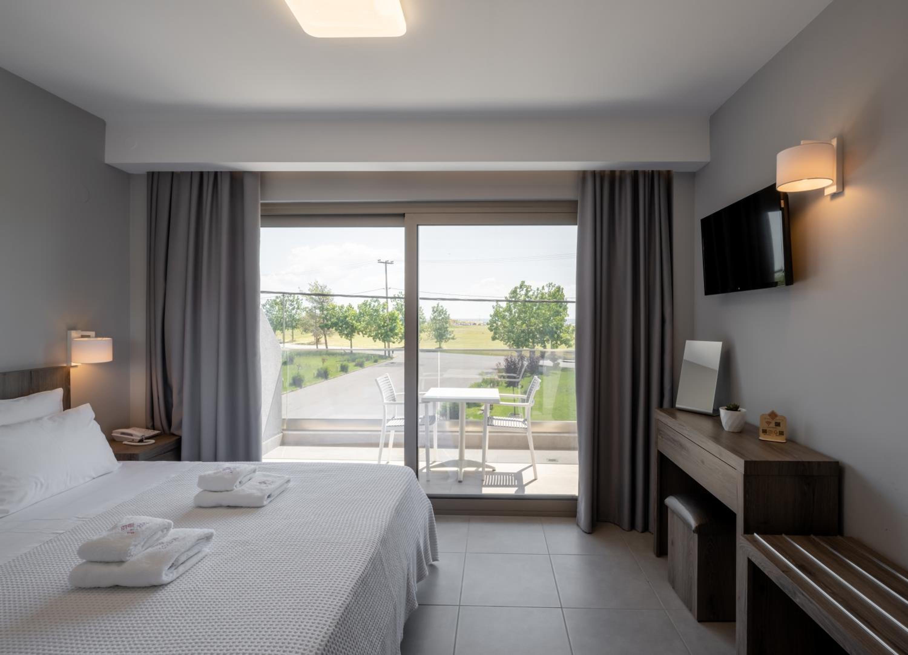Double Room with Balcony and Sea View photo 3