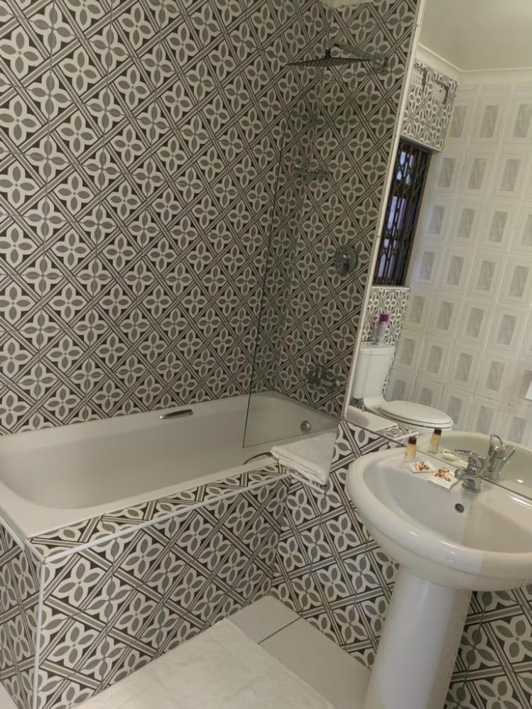 Double Room - Photo 6