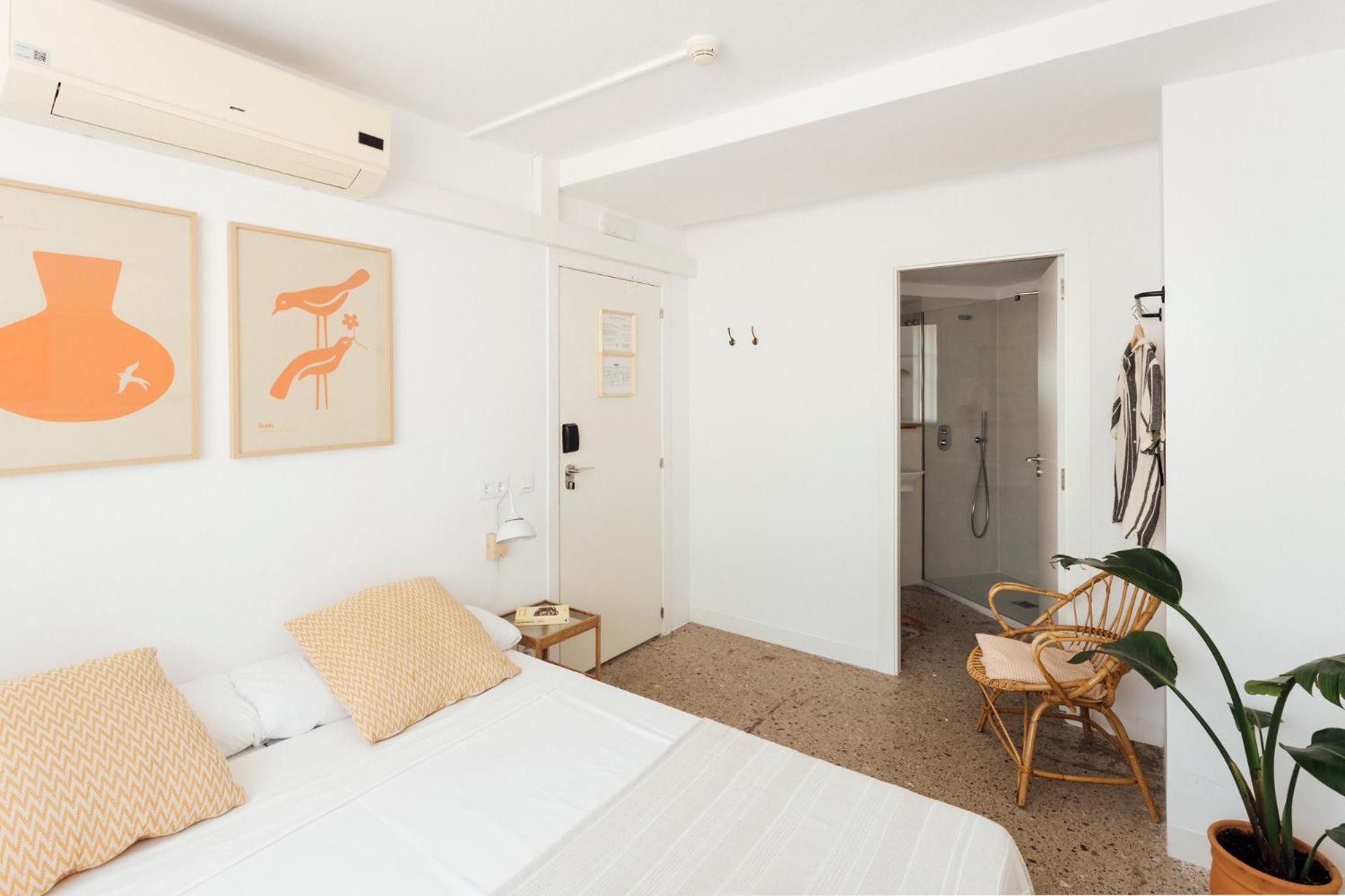 Double or Twin Room with Private Bathroom photo 2