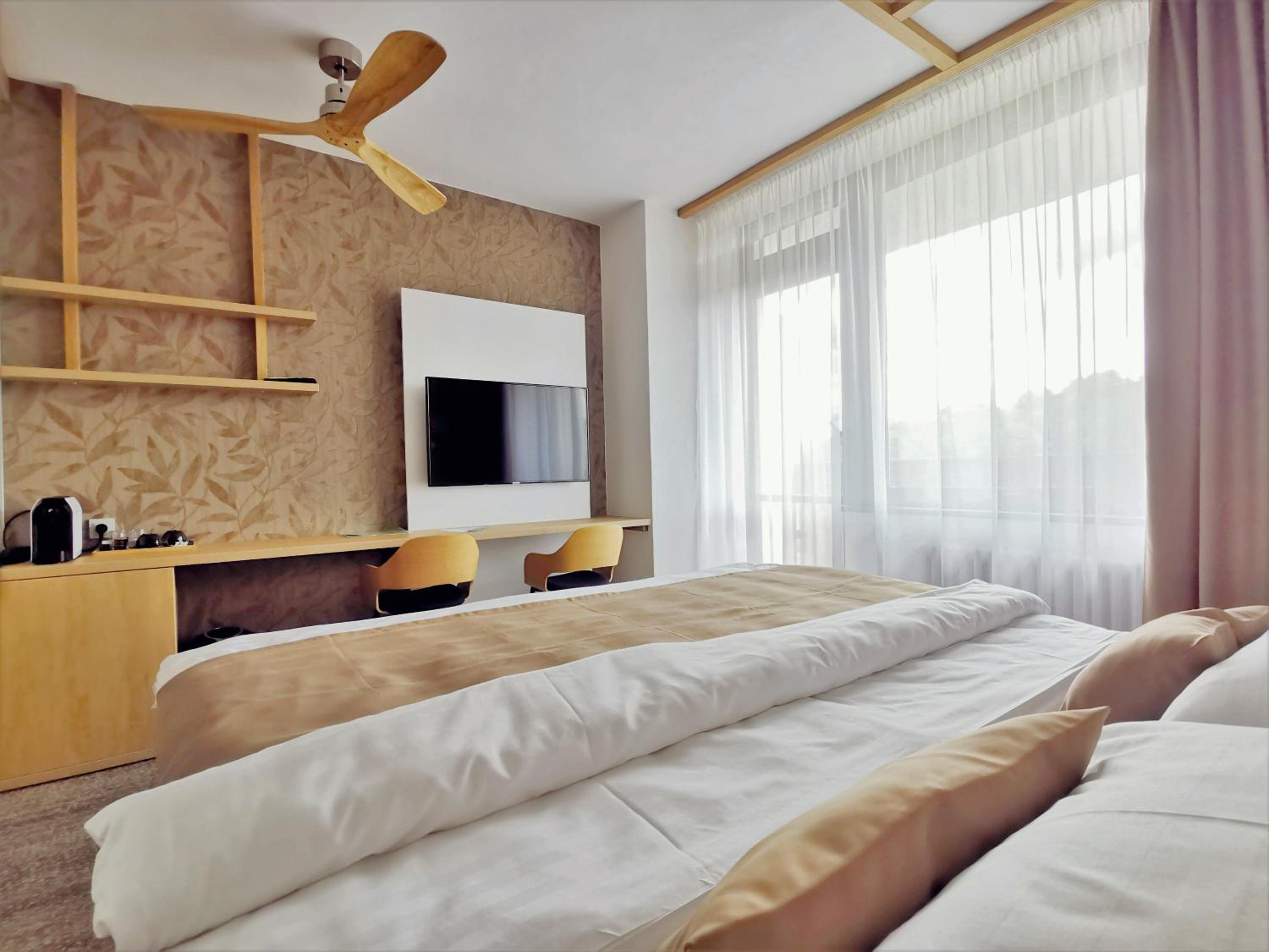 Superior Double Room with Lake View - Photo 8