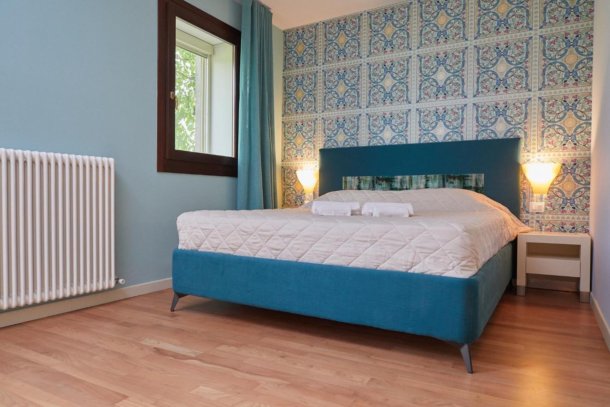 Suite - Photo 1