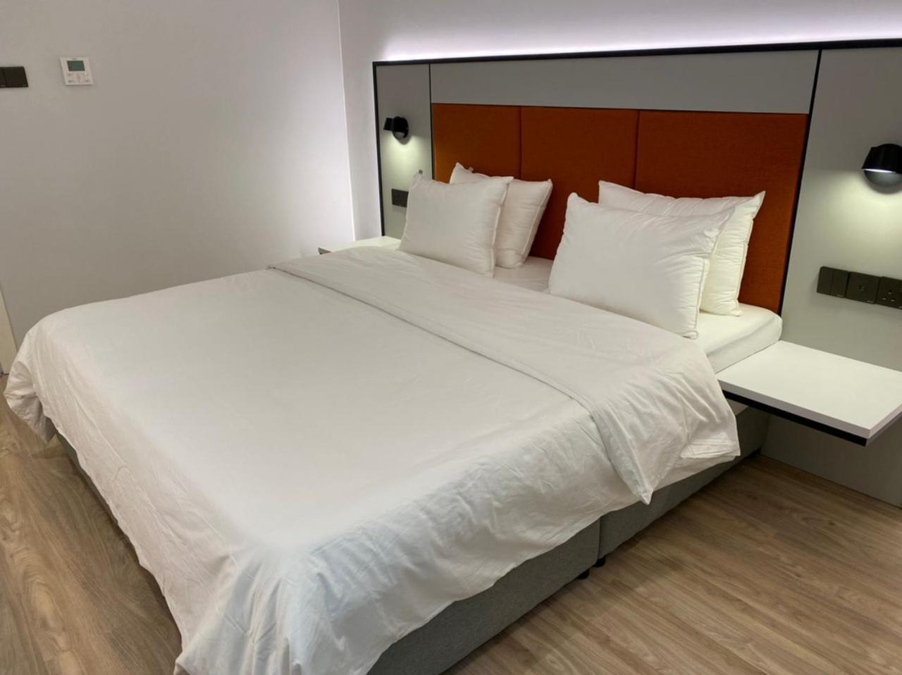 Deluxe King Room photo 1