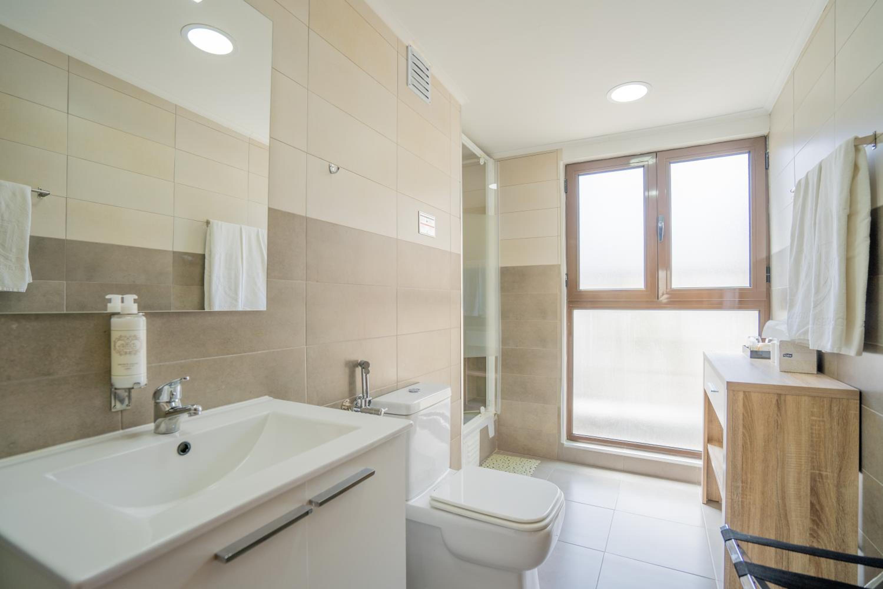 Double or Twin Room - Photo 9