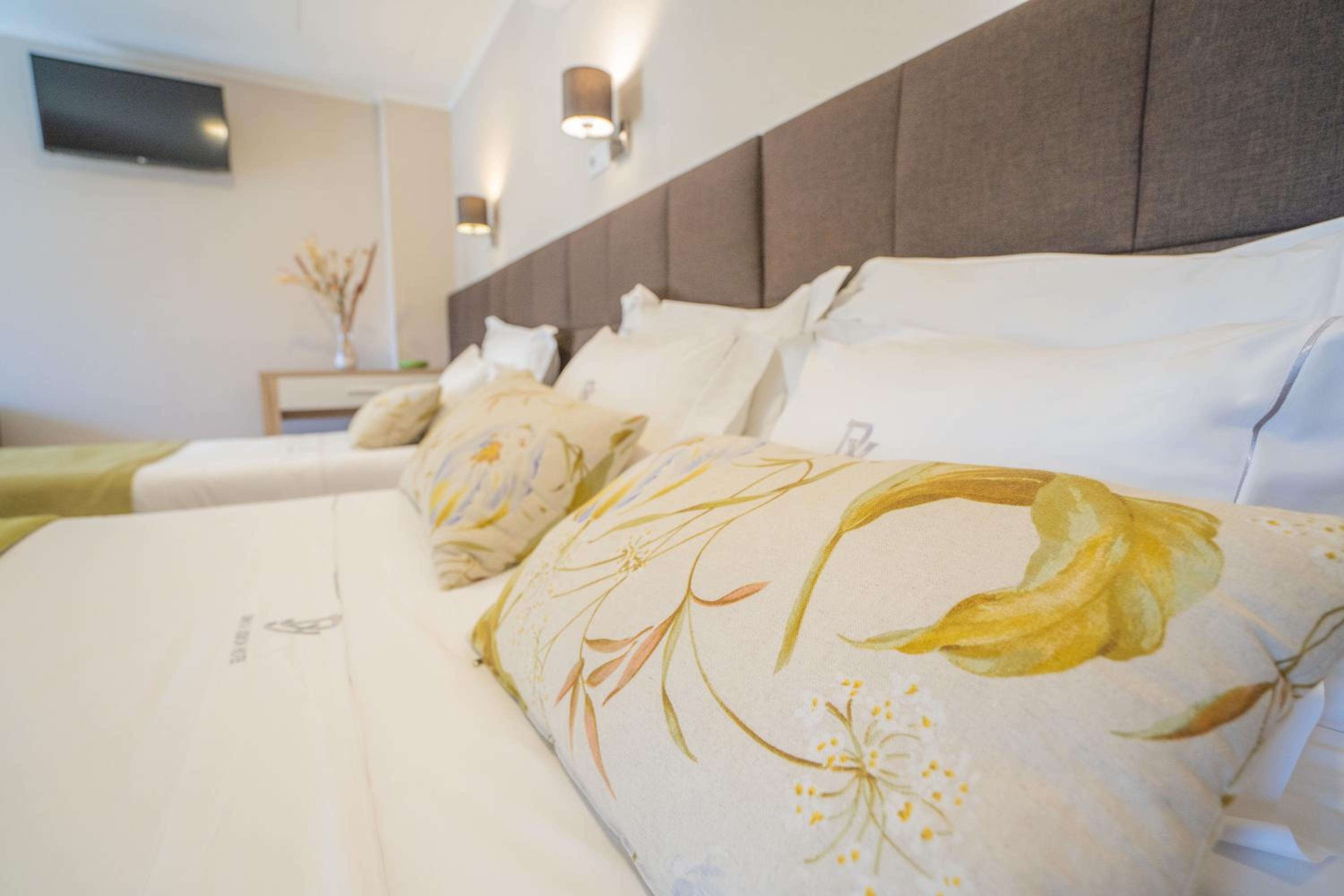Triple Room - Photo 12
