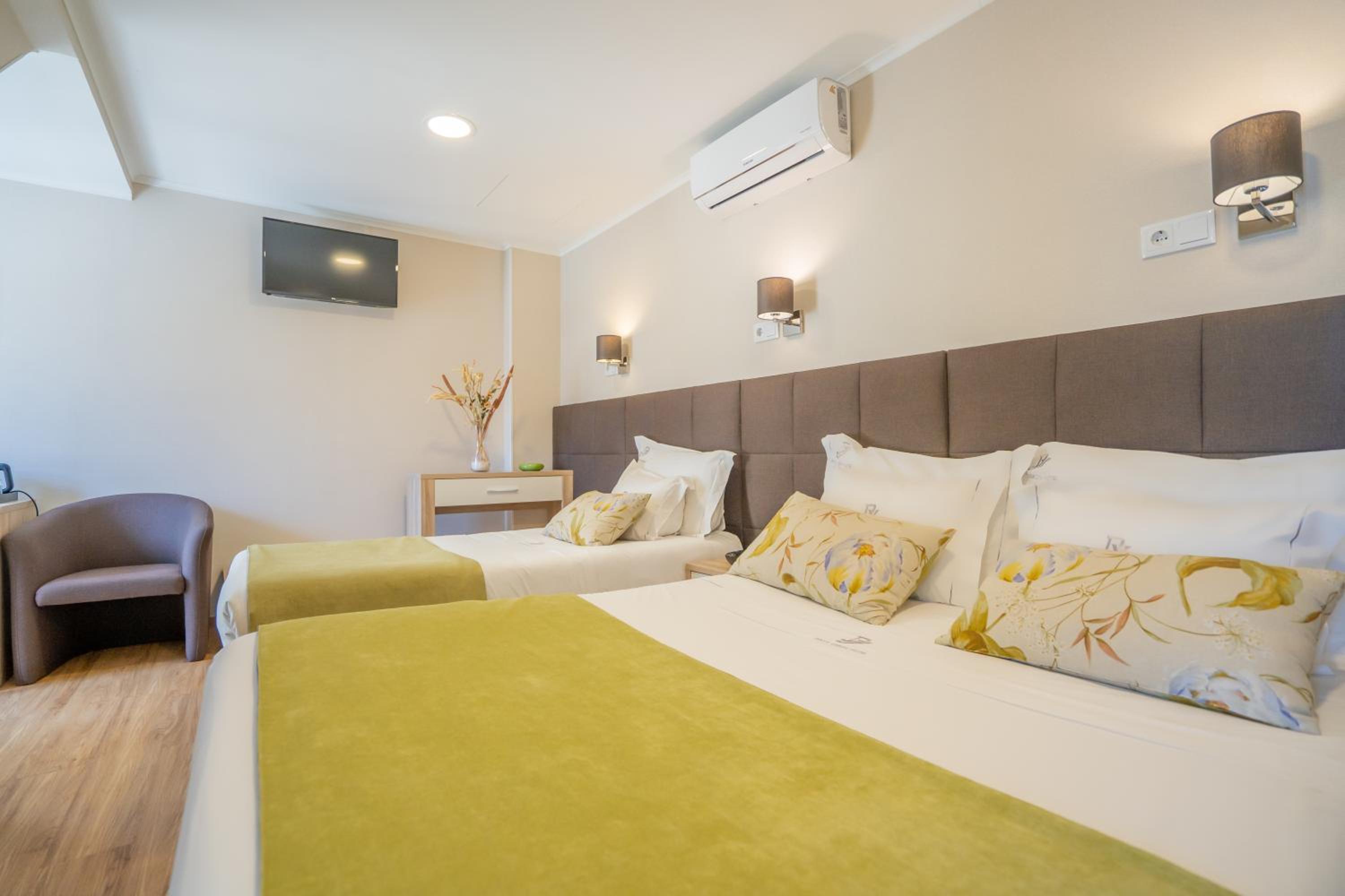 Triple Room - Photo 13