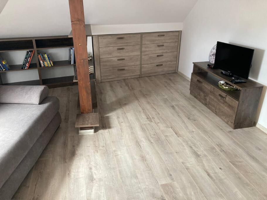 One-Bedroom Apartment - Photo 3