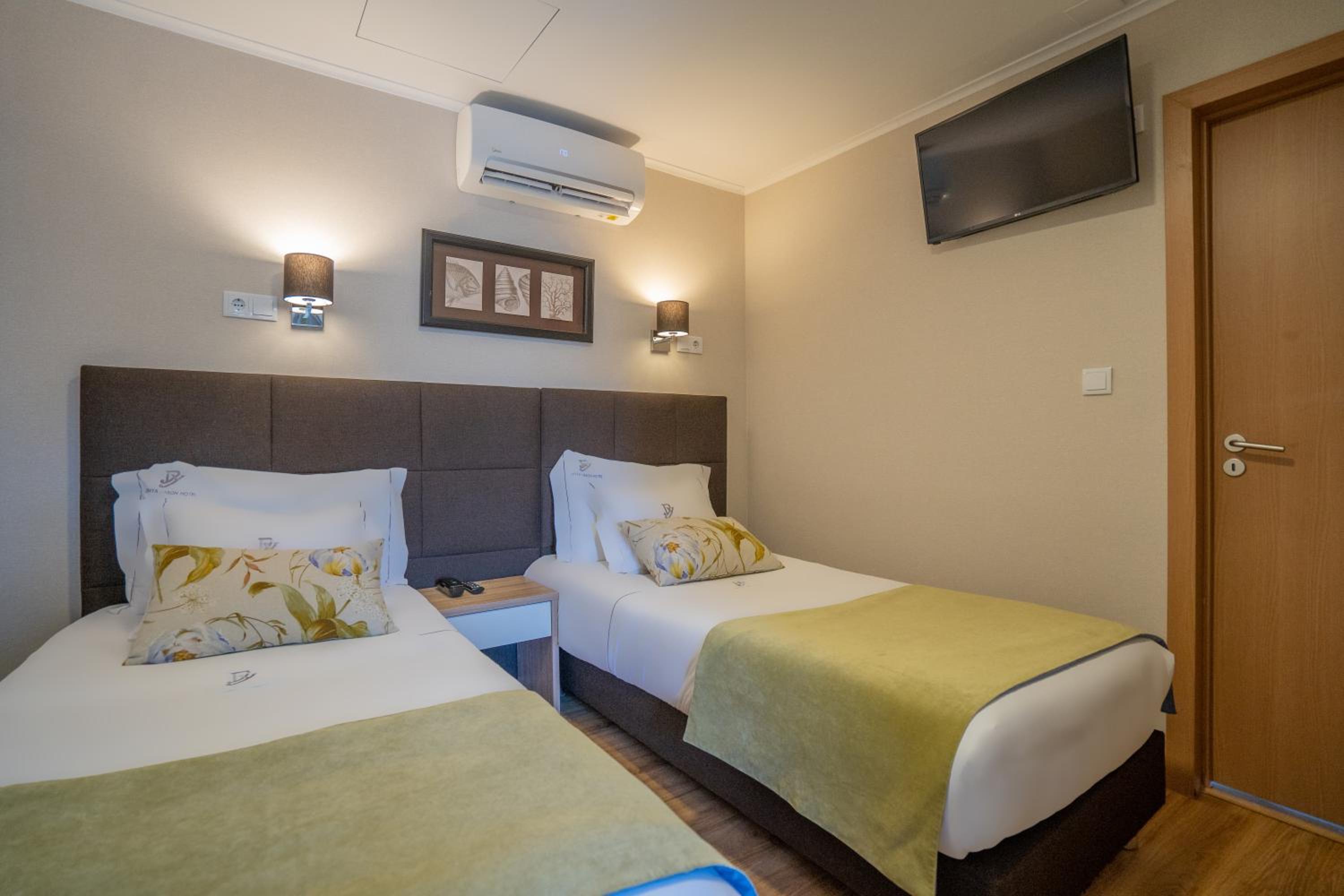 Double or Twin Room - Photo 12