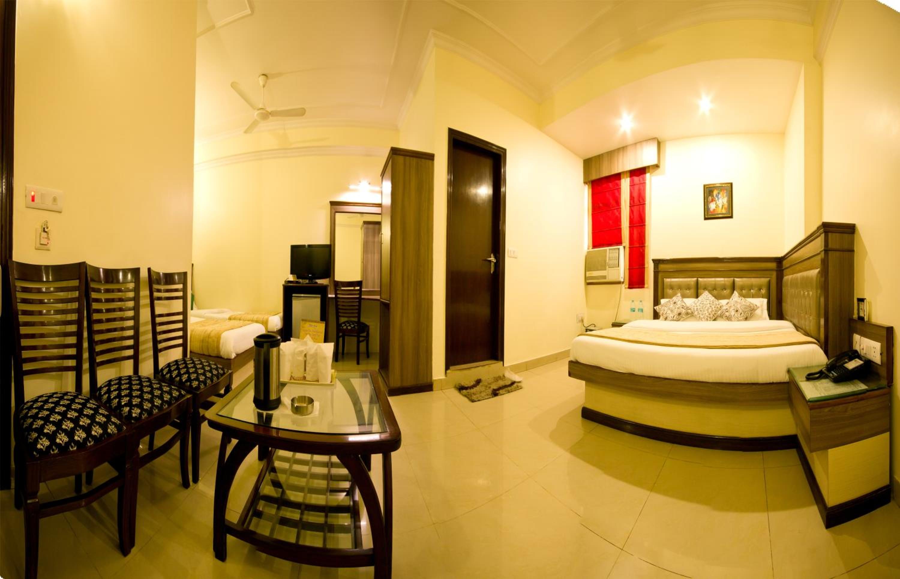 Family Room - Photo 7