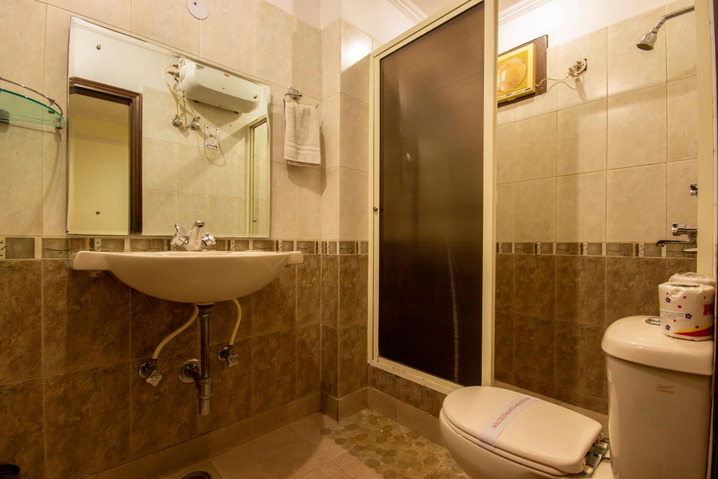 Deluxe Room - Photo 9