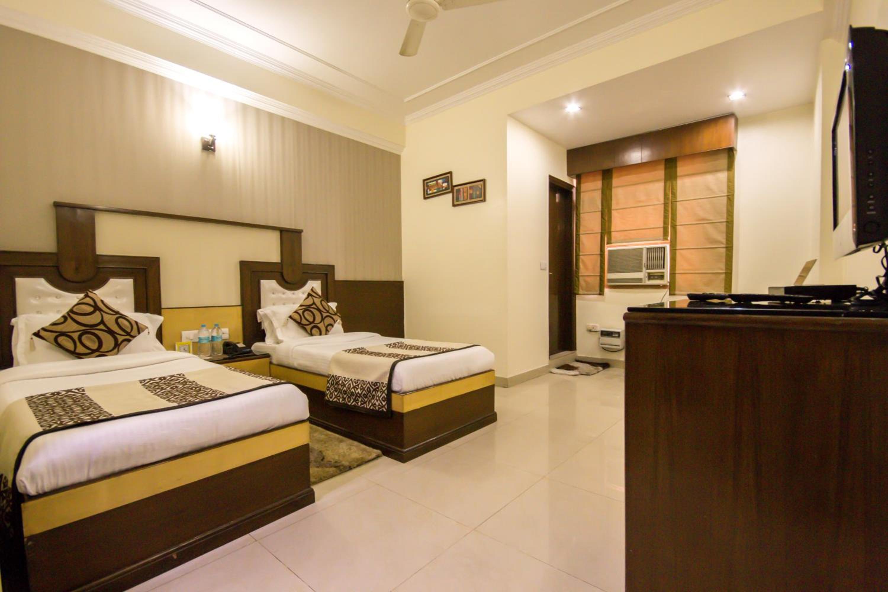 Deluxe Room - Photo 2