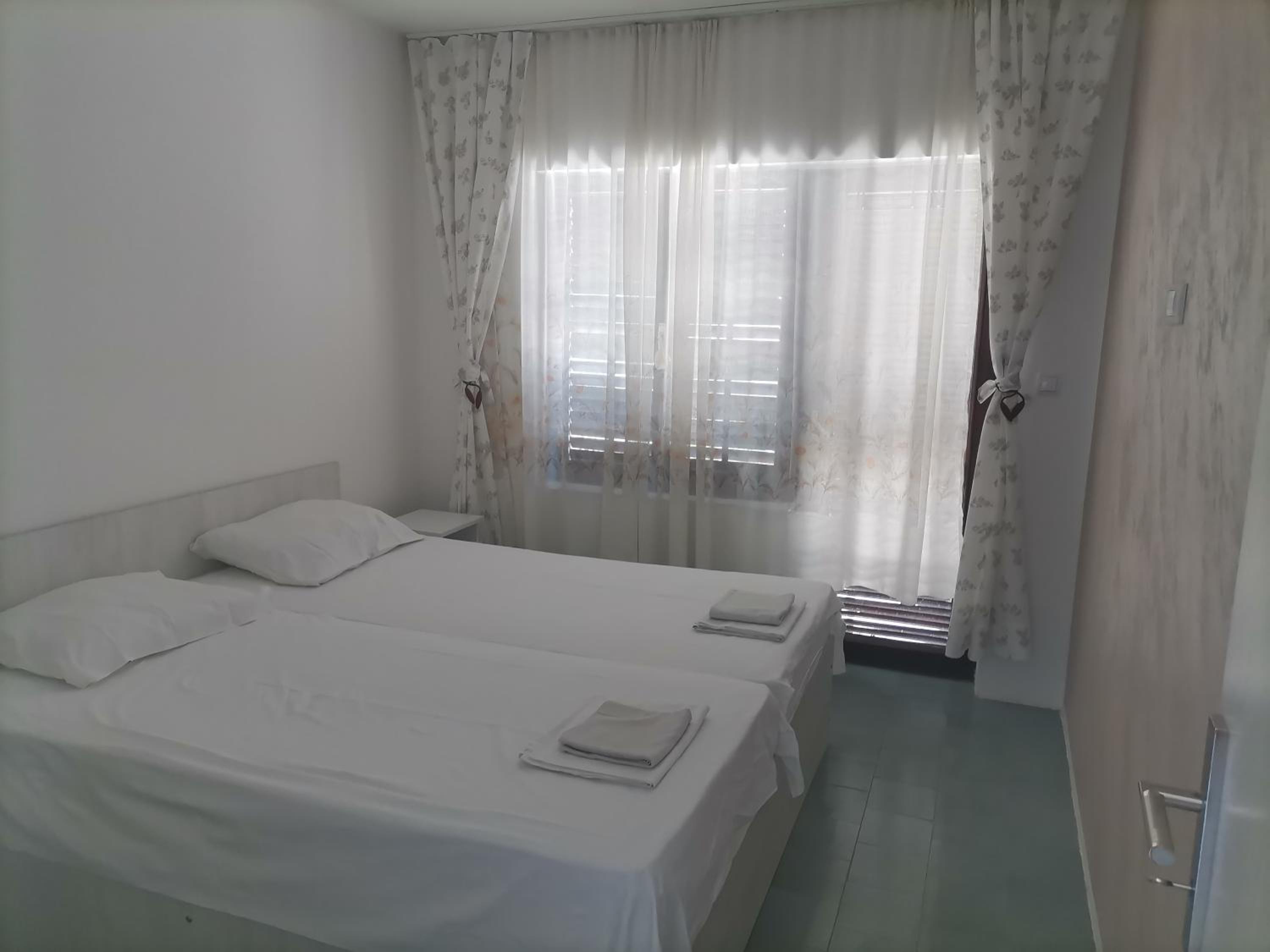 Standard Twin Room with Shared Bathroom photo 1