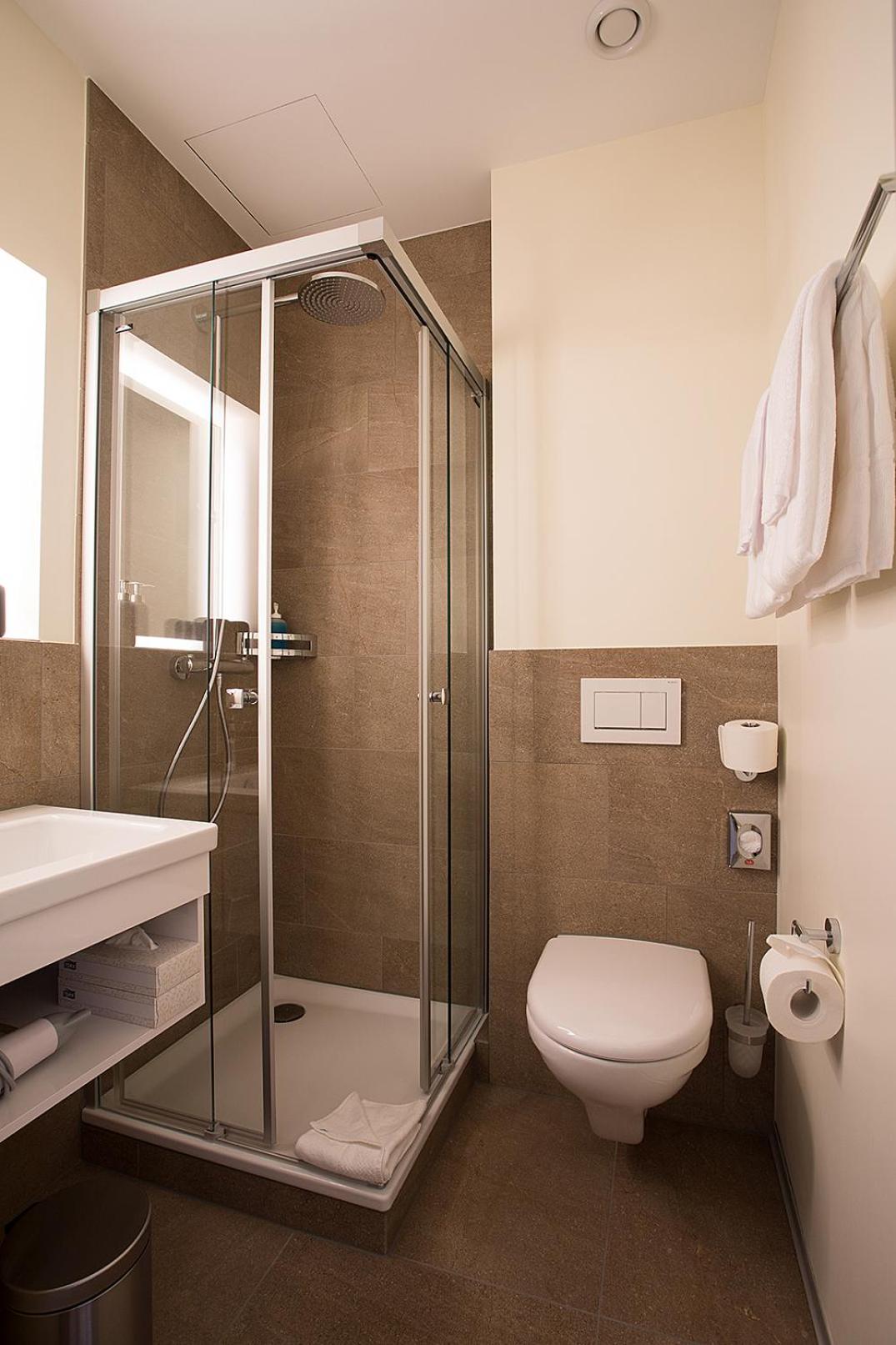 Deluxe Single Room thumbnail 6